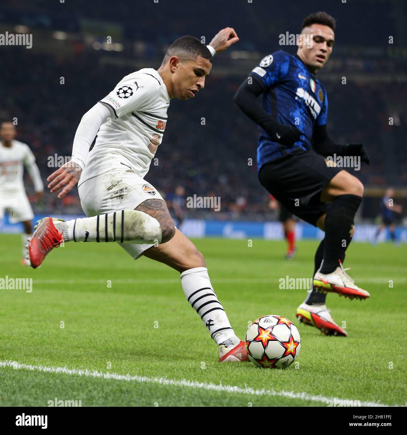 Milan, Italy. 24th Nov, 2021. Dodo (FC Shakhtar Donetsk) and Lautaro Martinez (FC Internazionale) during Inter - FC Internazionale vs Shakhtar Donetsk, UEFA Champions League football match in Milan, Italy, November 24 2021 Credit: Independent Photo Agency/Alamy Live News Stock Photo