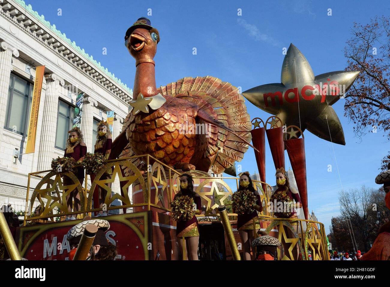 New York, NY, USA. 25th Nov, 2021. Macy's Turkey float out and about