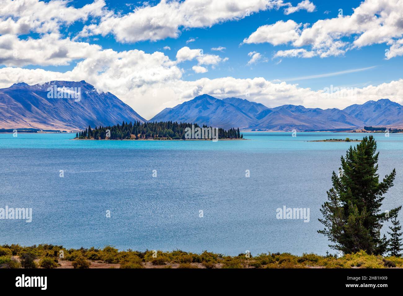 Scenic view of colourful Lake Tekapo Stock Photo - Alamy