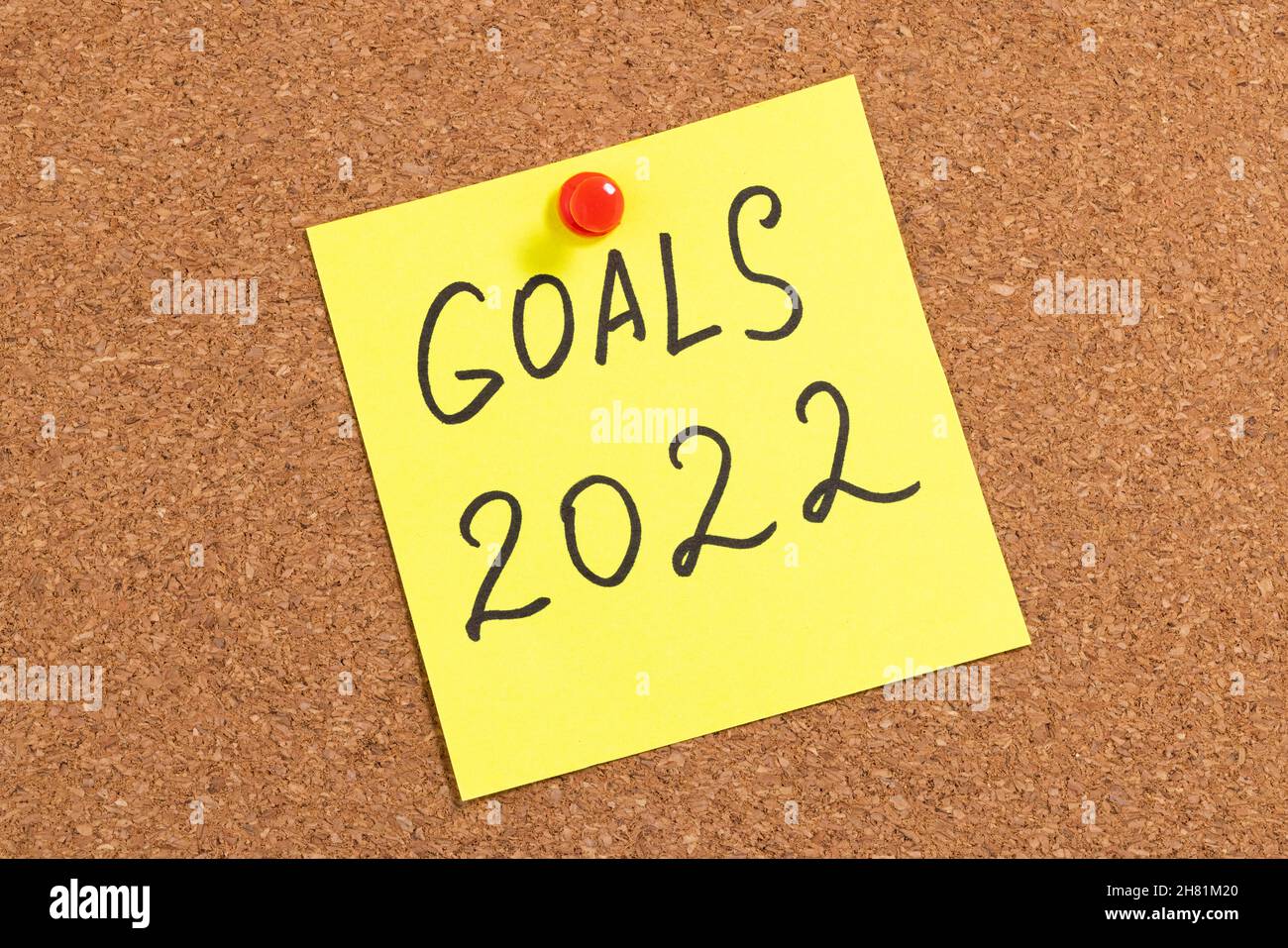 goals 2022 sticky note on cork board. Stock Photo