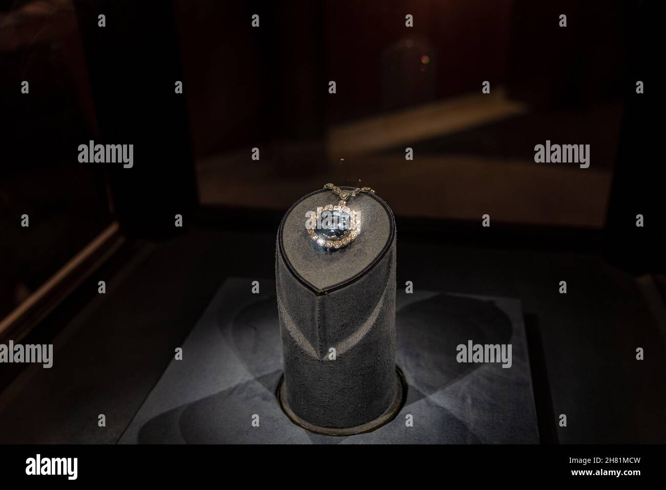 Hope Diamond Gem Jewelry in Smithsonian Museum Stock Photo
