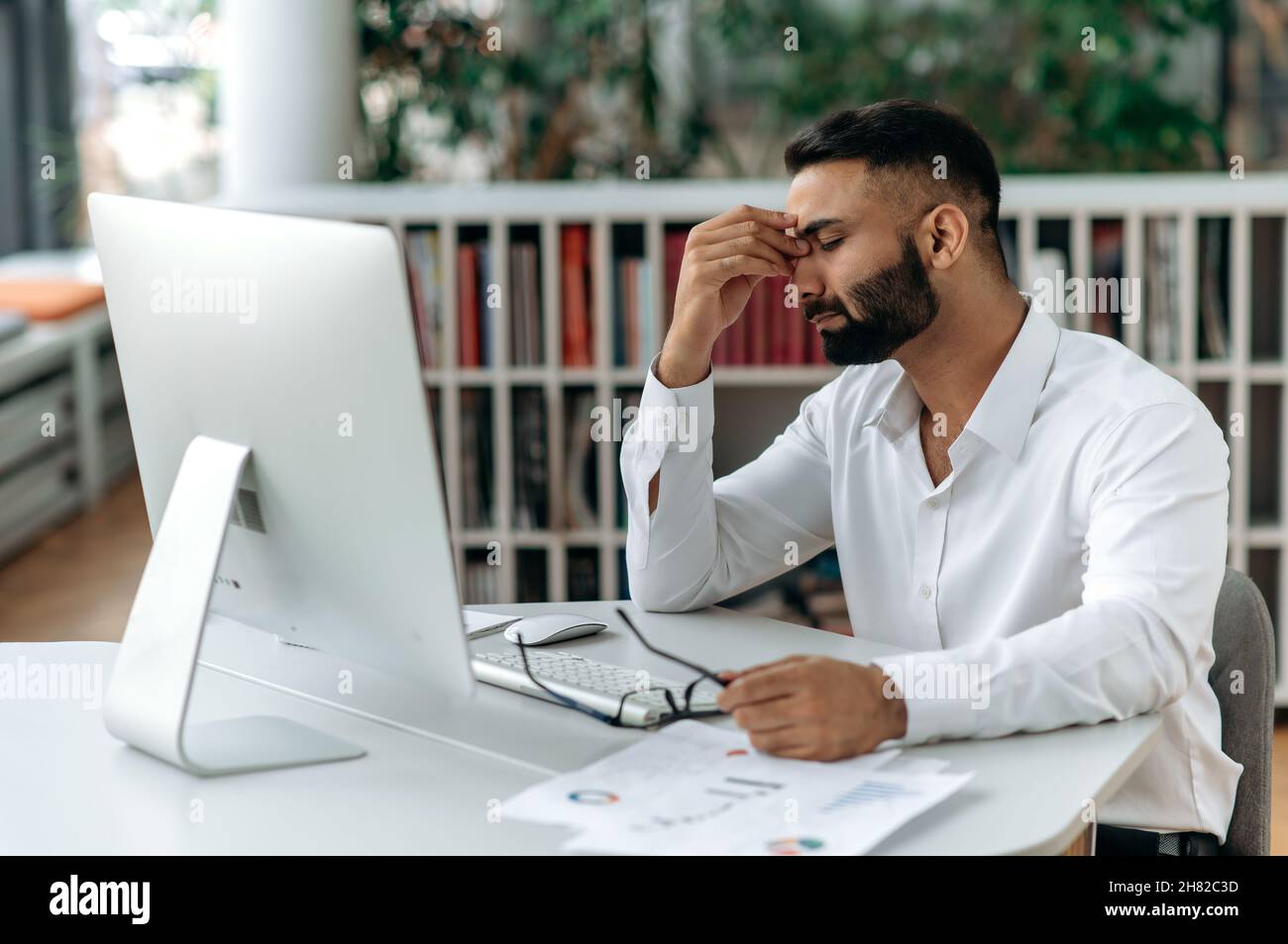 Man feeling confused frustrated hi-res stock photography and images - Alamy