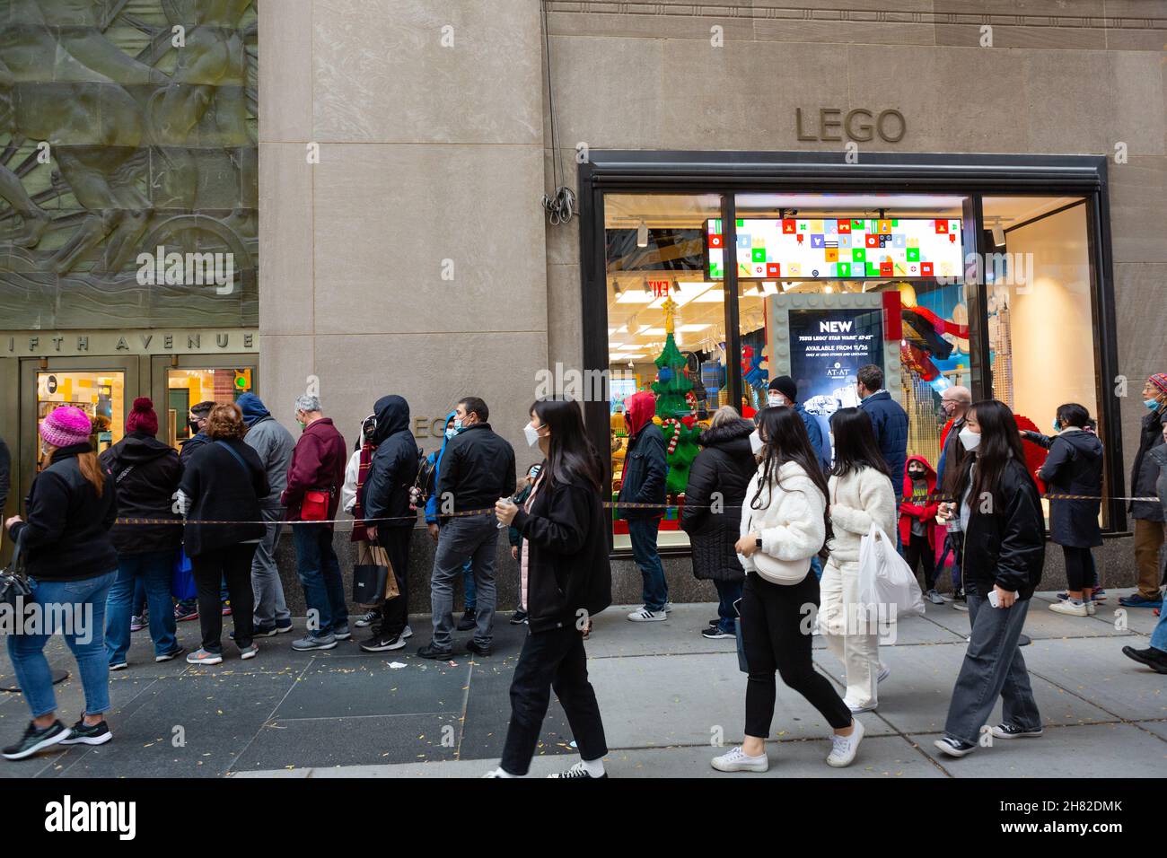 Lego store crowds hi-res stock photography and images - Alamy