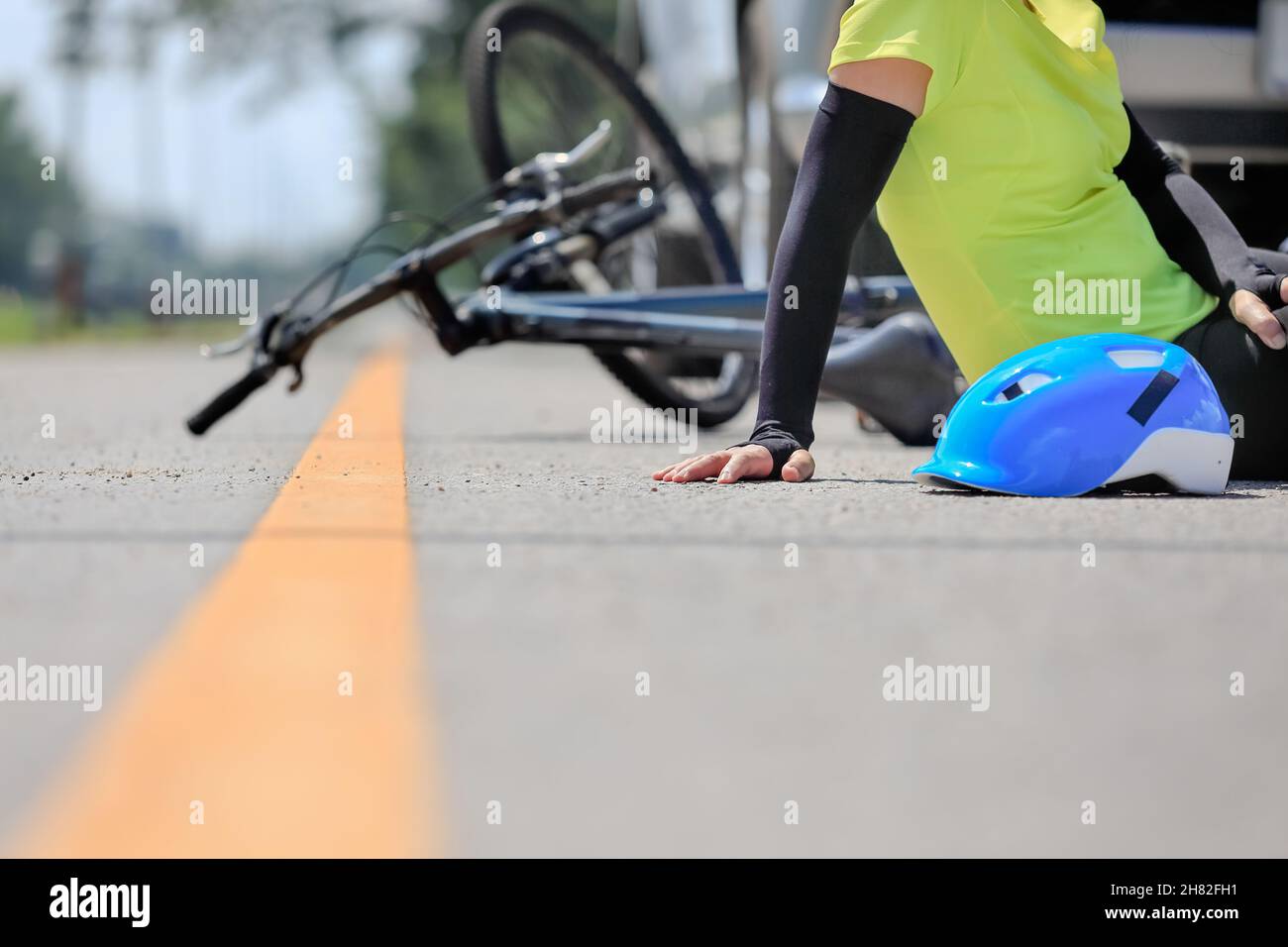 Bicycle accident police ambulance hi-res stock photography and images ...