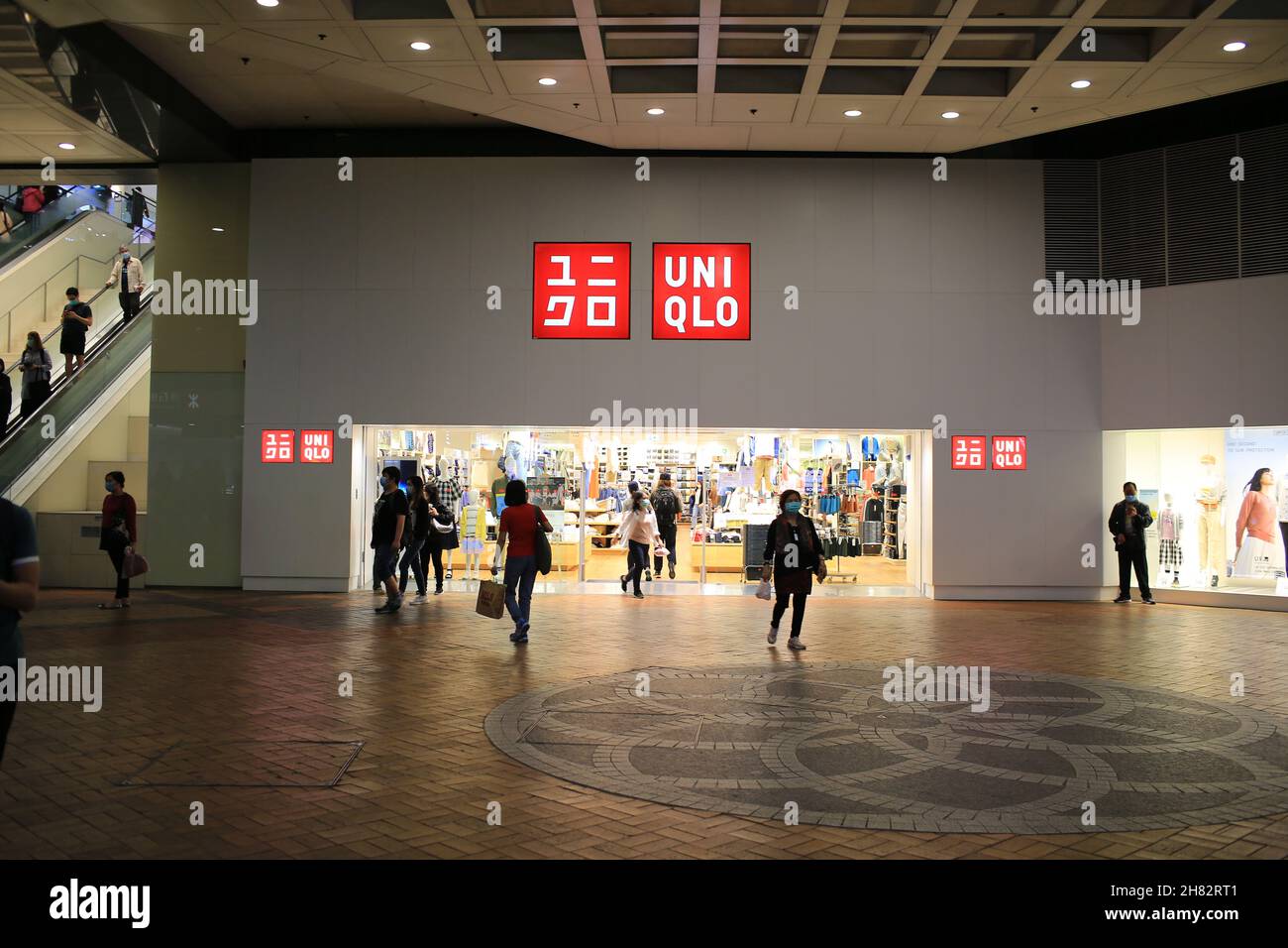 Uniqlo tokyo hi-res stock photography and images - Page 2 - Alamy