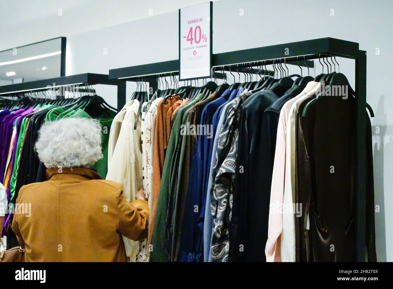 Women shopping zara hi-res stock photography and images - Page 2 - Alamy