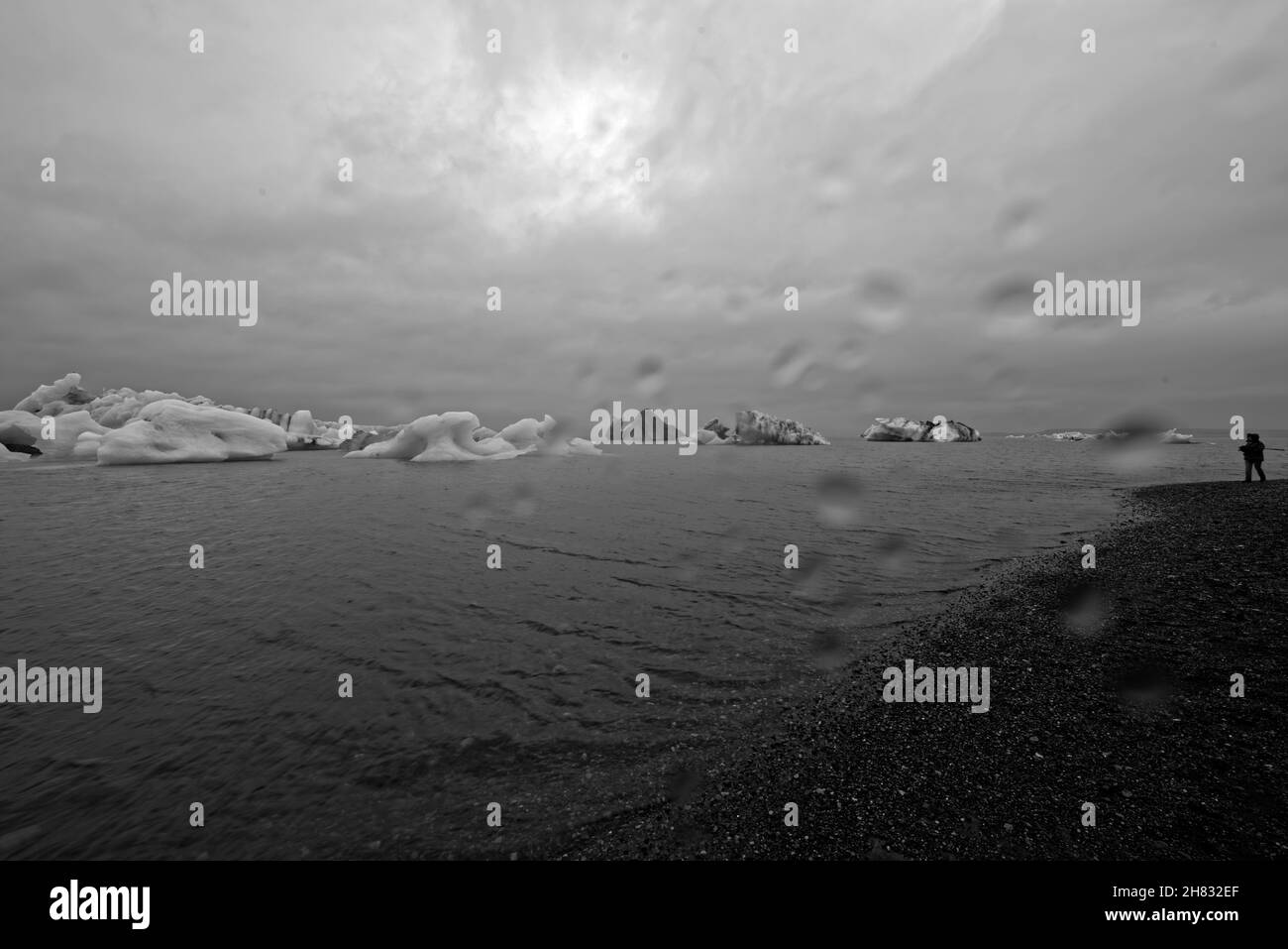 Icebergs in Jokulsarlon lagoon, beneath Breidamerkurjokull glacier, Sudhurland, Iceland. Stock Photo