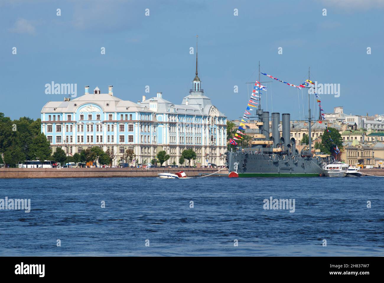 ST. PETERSBURG, RUSSIA - JULY 28, 2016: A view of the Nakhimov naval Academy and the cruiser 'Aurora' a sunny day in july Stock Photo