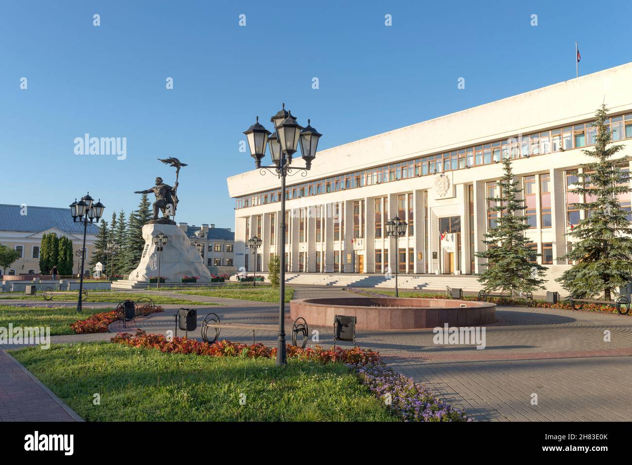KALUGA, RUSSIA - JULY 07, 2021: Sunny July morning at the regional administration building Stock Photo