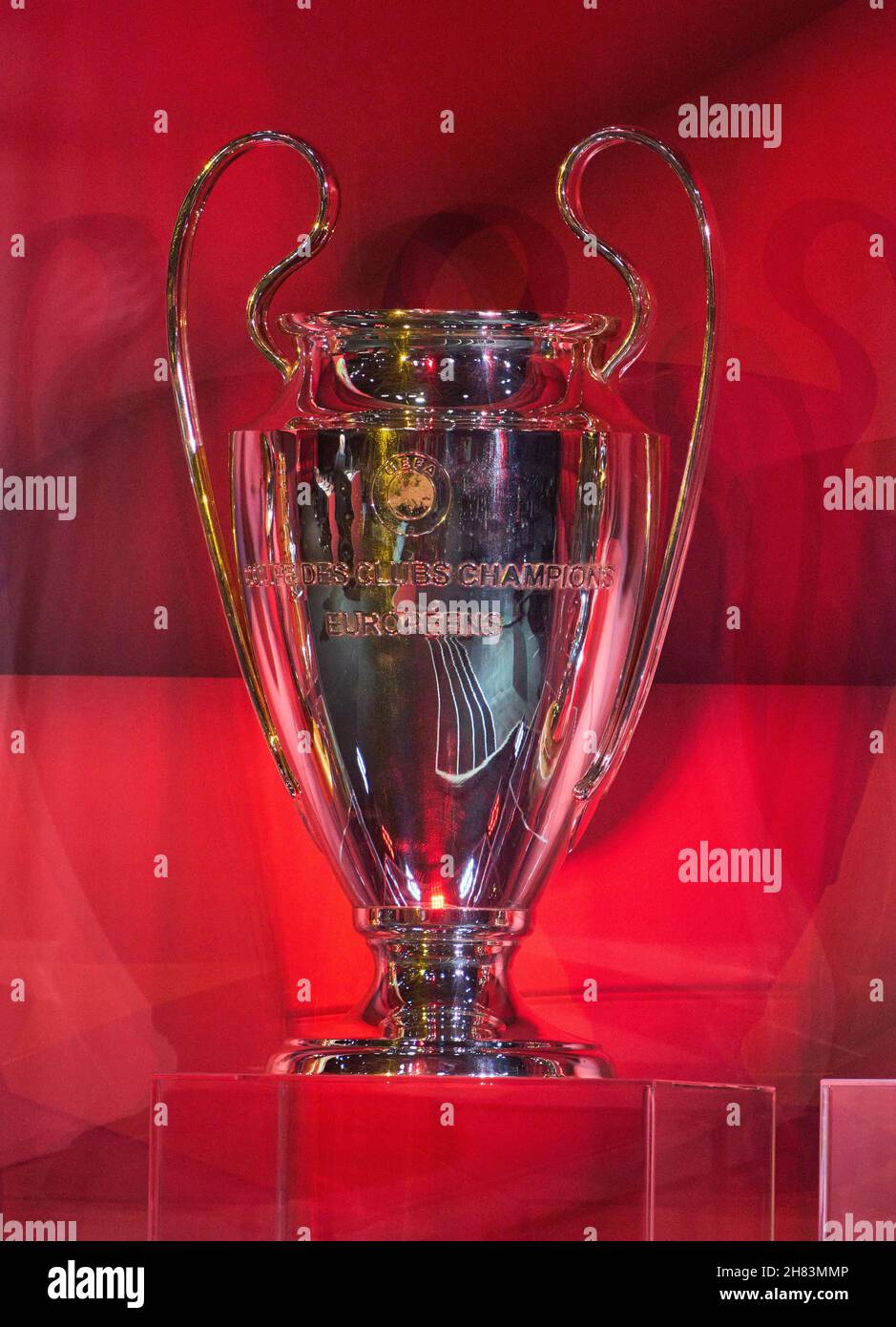 All important trophies: UEFA Champions League Pokal at the annual general Meeting of  FC BAYERN MÜNCHEN in Audi Dome Munich, November 25, 2021,  Season 2021/2022,  © Peter Schatz / Alamy Live News Stock Photo
