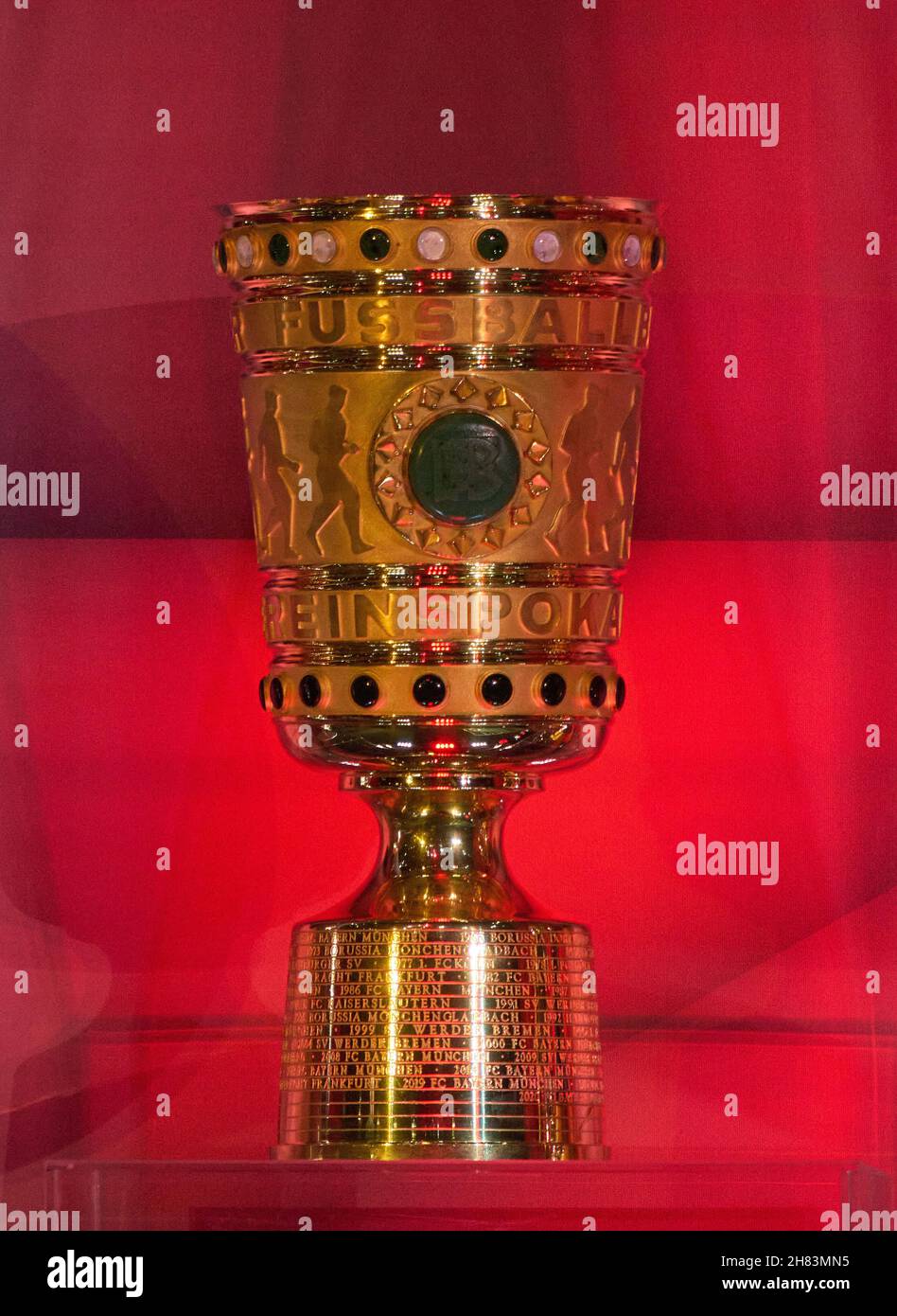 All important trophies: DFB Pokal at the annual general Meeting of  FC BAYERN MÜNCHEN in Audi Dome Munich, November 25, 2021,  Season 2021/2022,  © Peter Schatz / Alamy Live News Stock Photo