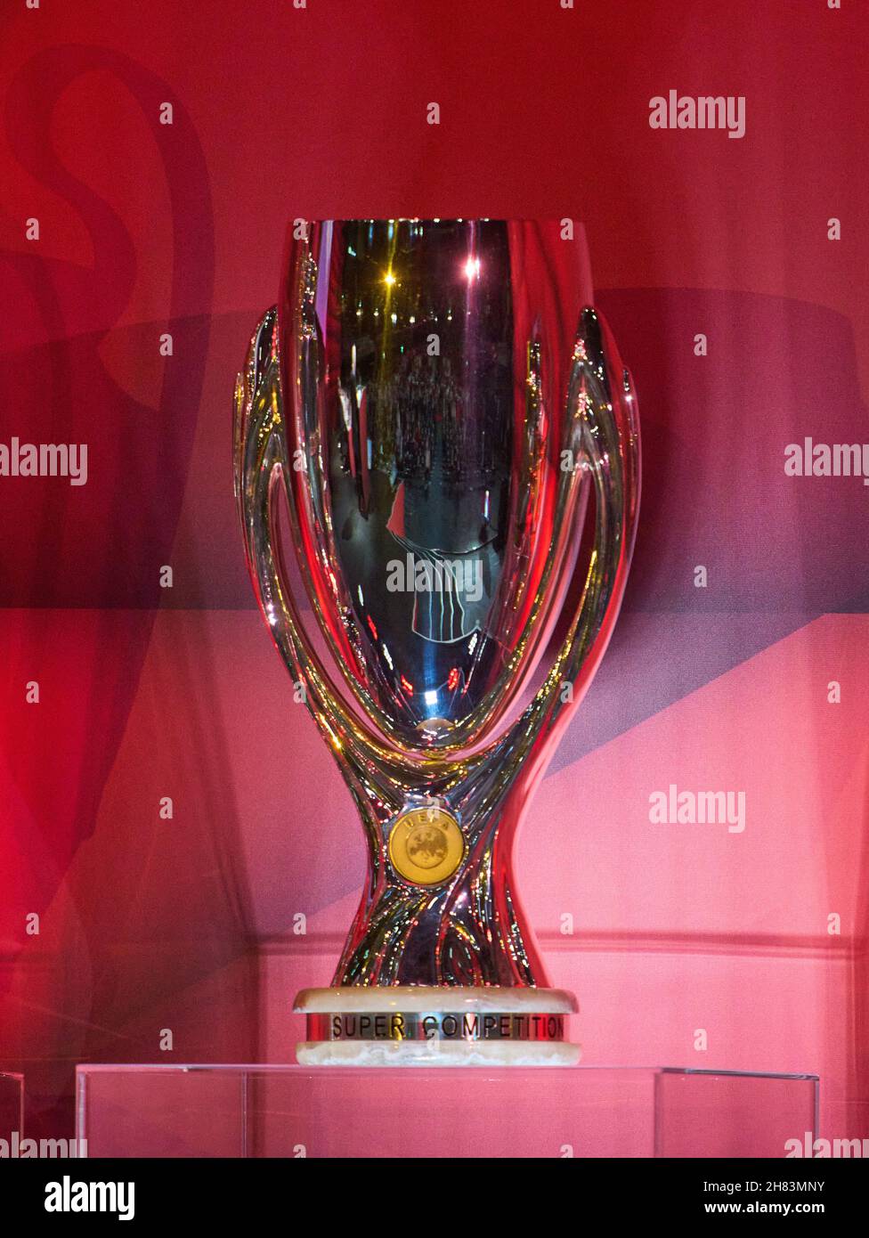 All important trophies: UEFA Europapokal at the annual general Meeting of  FC BAYERN MÜNCHEN in Audi Dome Munich, November 25, 2021,  Season 2021/2022,  © Peter Schatz / Alamy Live News Stock Photo