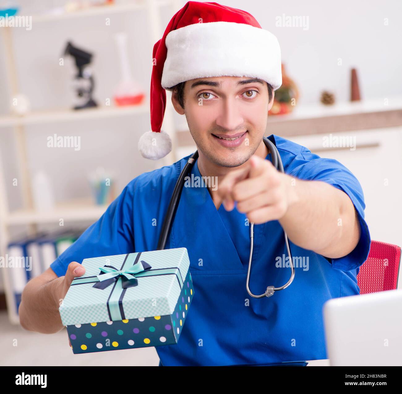 The doctor with gift box in the hospital Stock Photo - Alamy