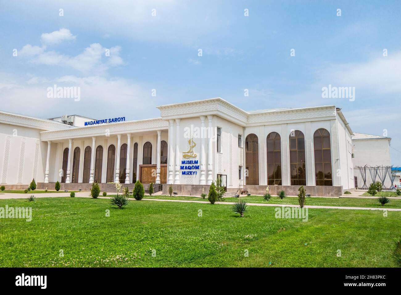 Palace of Culture and Museum of Maqom (Musical and Philosophical Art of the East) in Shakhrisabz, Uzbekistan. Translation of inscriptions: on left 'Pa Stock Photo