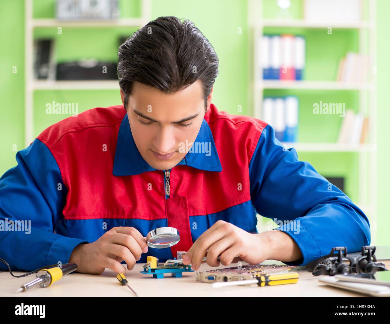 The computer engineer repairing broken desktop Stock Photo - Alamy