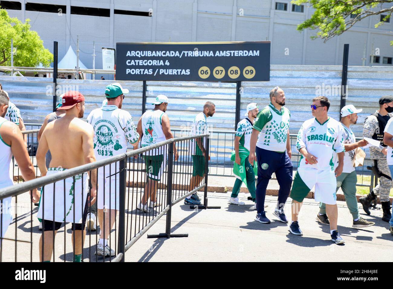 November 27, 2021, uruguai, montevideo, USA: Conmebol Libertadores final: Palmeiras and Flamengo. November 27, 2021, Montevideo, Uruguay: Fans moments before the soccer match between Palmeiras and Flamengo, at the Centenario Stadium, in