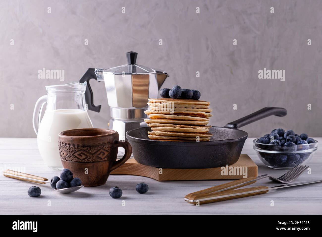 Serve breakfast with pancakes in a small cast iron skillet Stock Photo