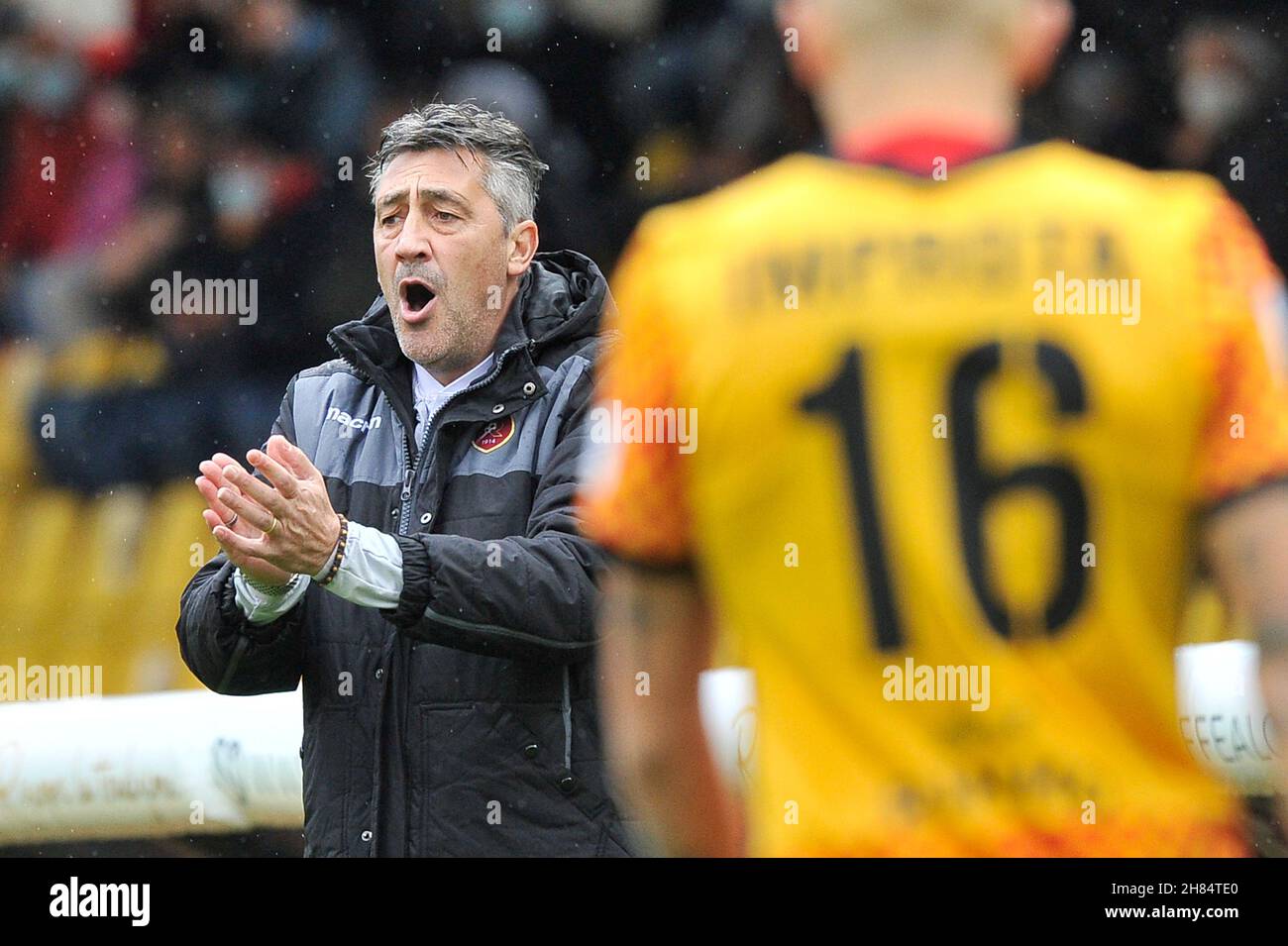 Benevento, Italy. 27th Nov, 2021. Alfredo Aglietti coach of Reggina, during the match of the Italian Serie A championship between Benevento vs Reggina, final result Benevento 4, Reggina 0, match played at the Ciro Vigorito stadium in Benevento. Benevento, Italy, November 27, 2021. (photo by Vincenzo Izzo/Sipa USA) Credit: Sipa USA/Alamy Live News Stock Photo