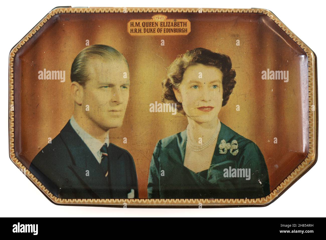 Queen Elizabeth 1953 coronation tin with portrait of HM Queen Elizabeth II and HRH Duke of Edinburgh by John S Derbyshire Stock Photo