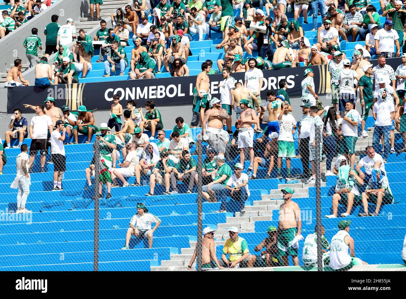 November 27, 2021, uruguai, montevideo, USA: Conmebol Libertadores final: Palmeiras and Flamengo. November 27, 2021, Montevideo, Uruguay: Fans moments before the soccer match between Palmeiras and Flamengo, at the Centenario Stadium, in