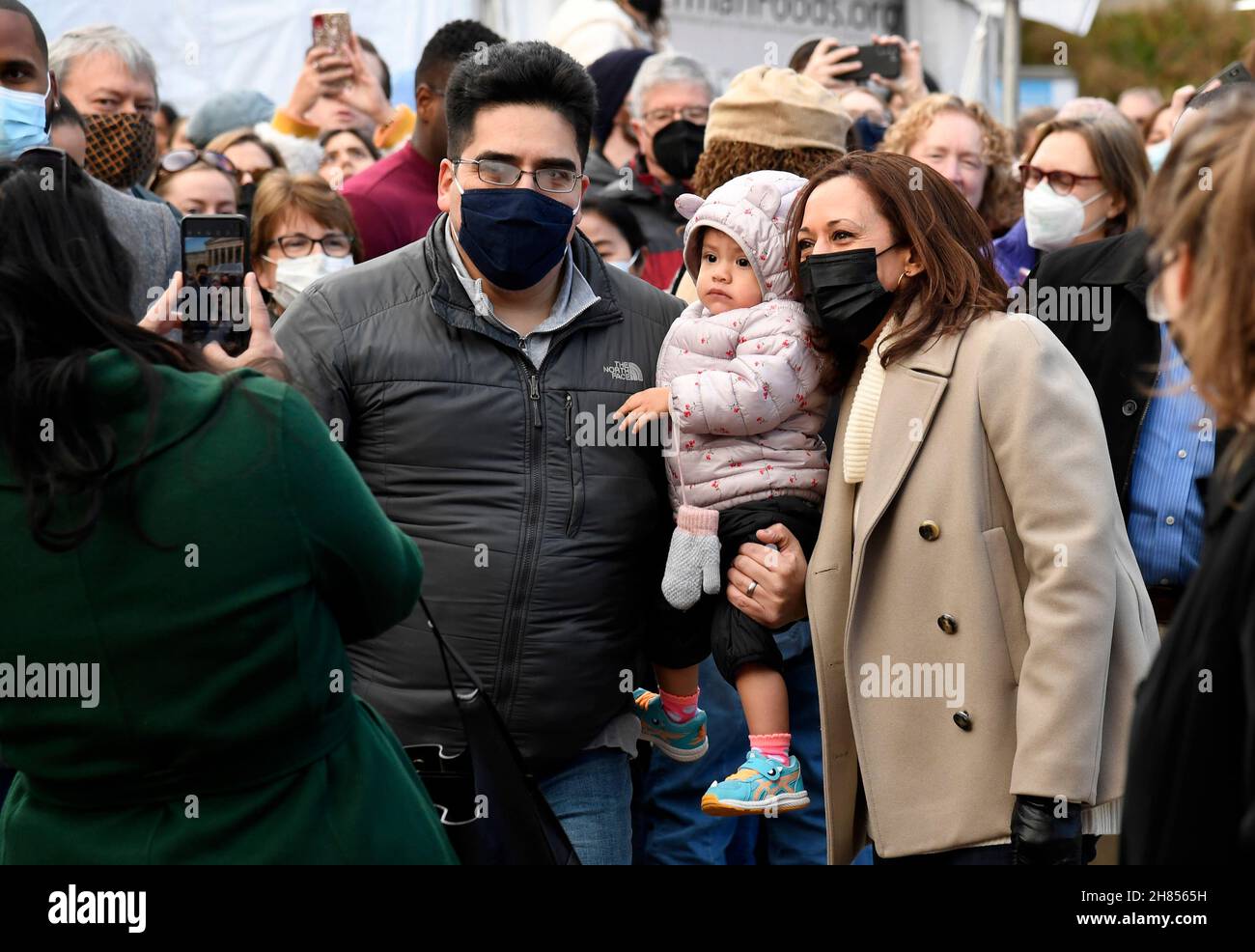 Washington, United States. 28th Nov, 2021. Vice President Kamala Harris (R) has her photo taken with a toddler and family as she concludes her support for Small Business Saturday with a visit to an outdoor Christmas market, Saturday, November 27, 2021, in Washington, DC. ISP POOL PHOTO via Mike Theiler/Pool/Sipa USA Credit: Sipa USA/Alamy Live News Stock Photo