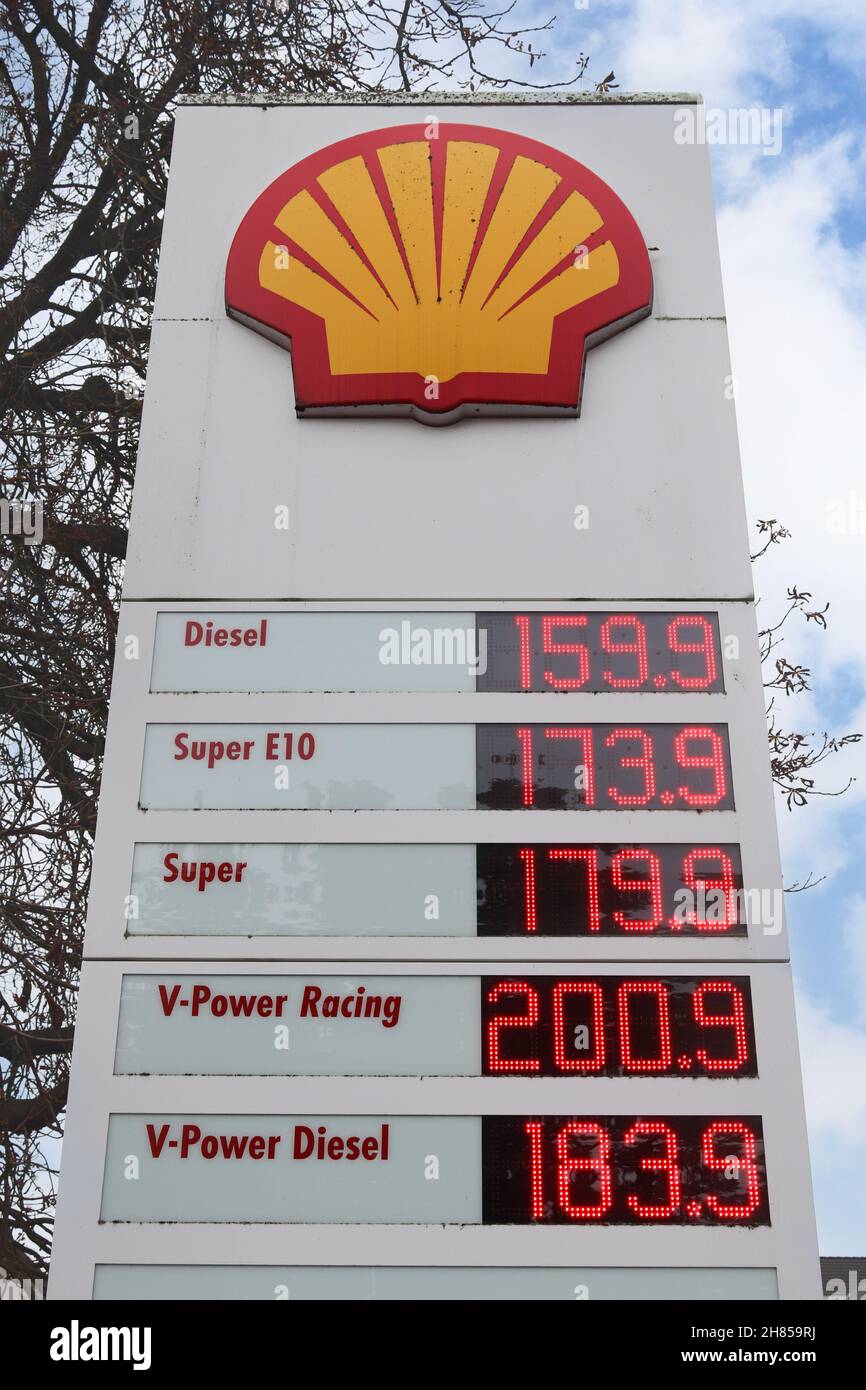 Gas price signboard hires stock photography and images Alamy
