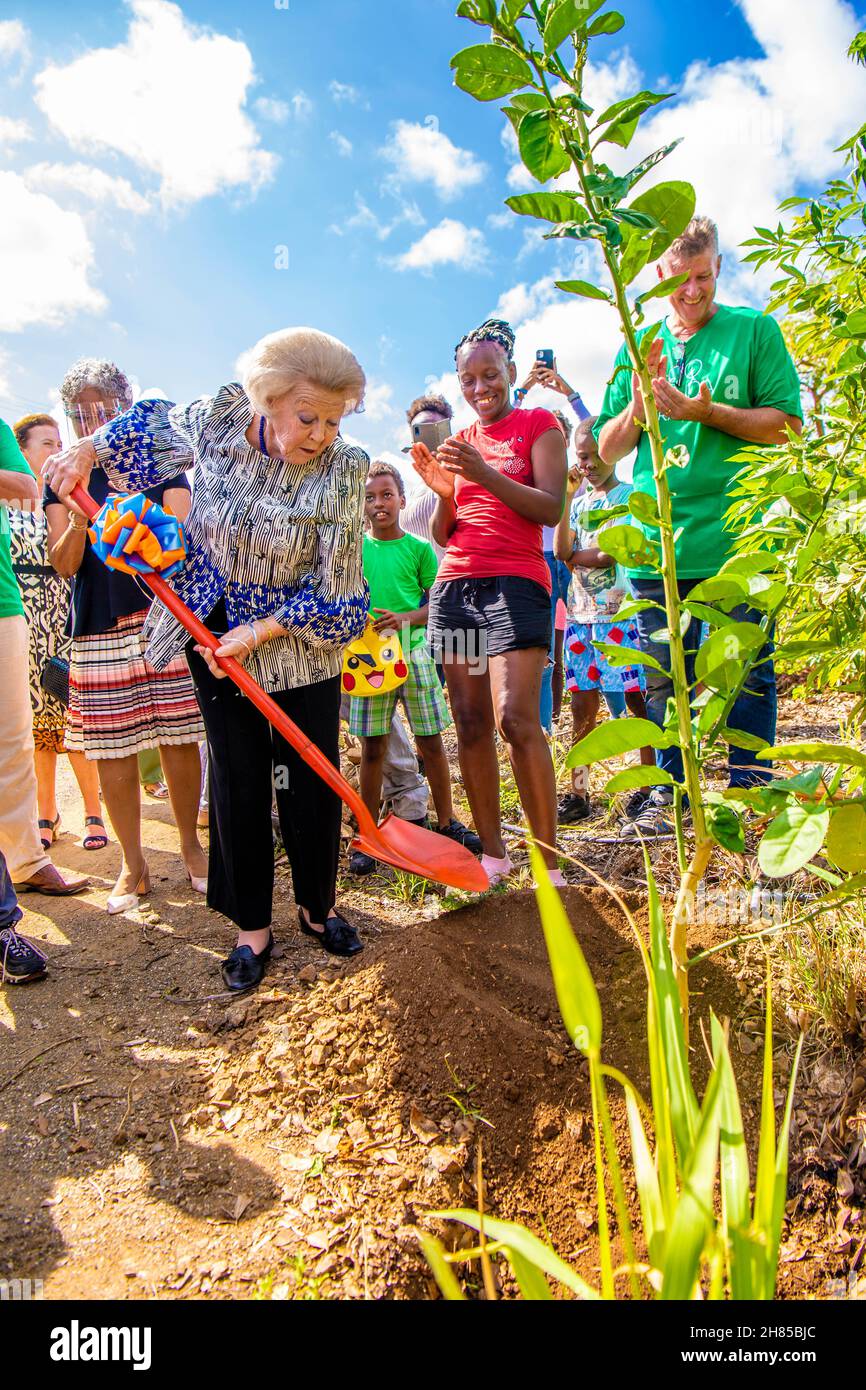 Princess Beatrix visiting the Brievengat district. During her threeday