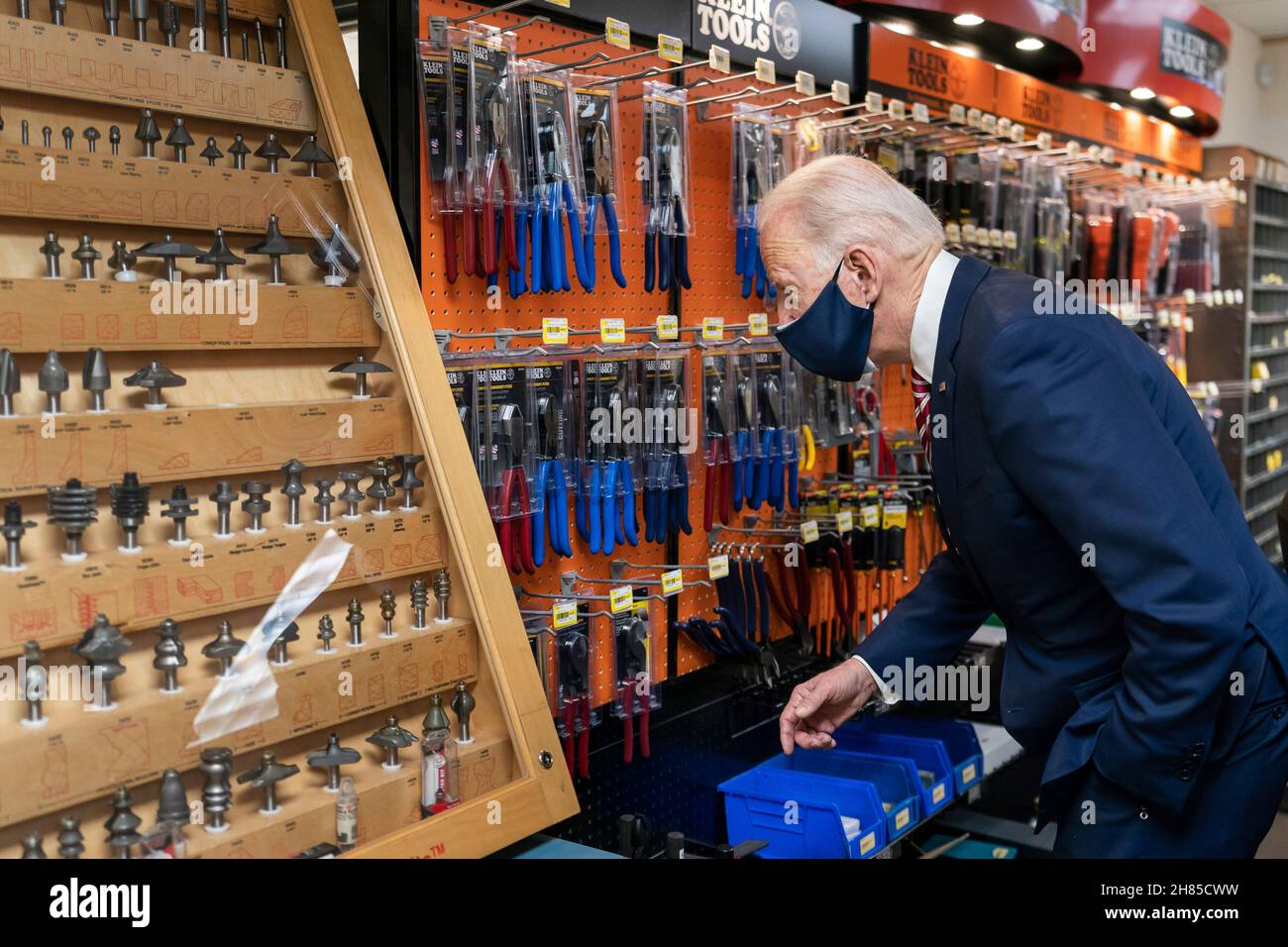 Nantucket, United States Of America. 26th Nov, 2021. Nantucket, United States of America. 26 November, 2021. U.S President Joe Biden, shops at a small business during Black Friday sales day November 26, 2021 in Nantucket, Massachusetts. Biden spend the day visiting local shops and attending the annual village Christmas tree lighting ceremony with his family. Credit: Adam Schultz/White House Photo/Alamy Live News Stock Photo