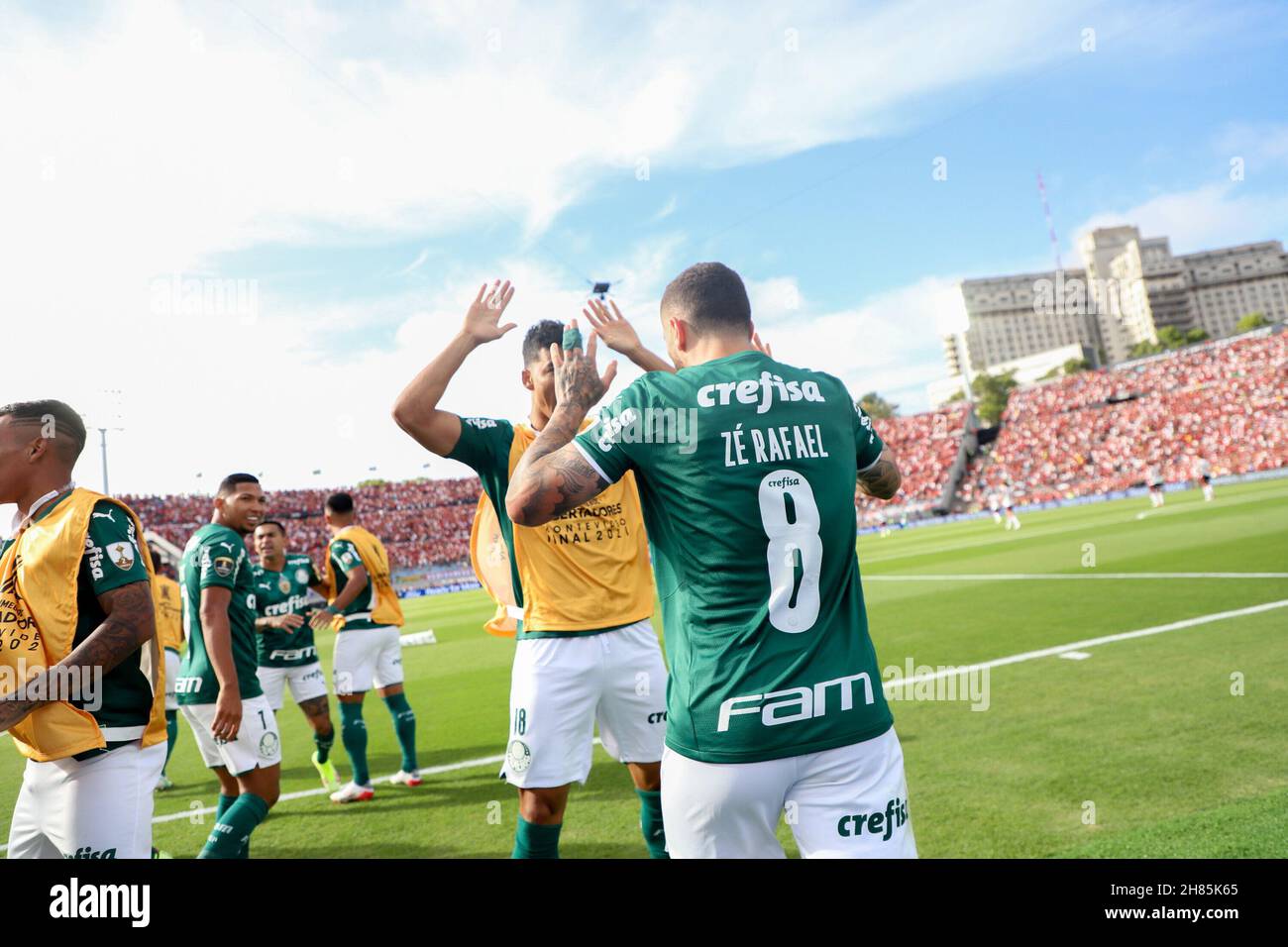 November 27, 2021, uruguai, montevideo, USA: Conmebol Libertadores final:  Palmeiras and Flamengo. November 27, 2021, Montevideo, Uruguay: Fans  moments before the soccer match between Palmeiras and Flamengo, at the  Centenario Stadium, in