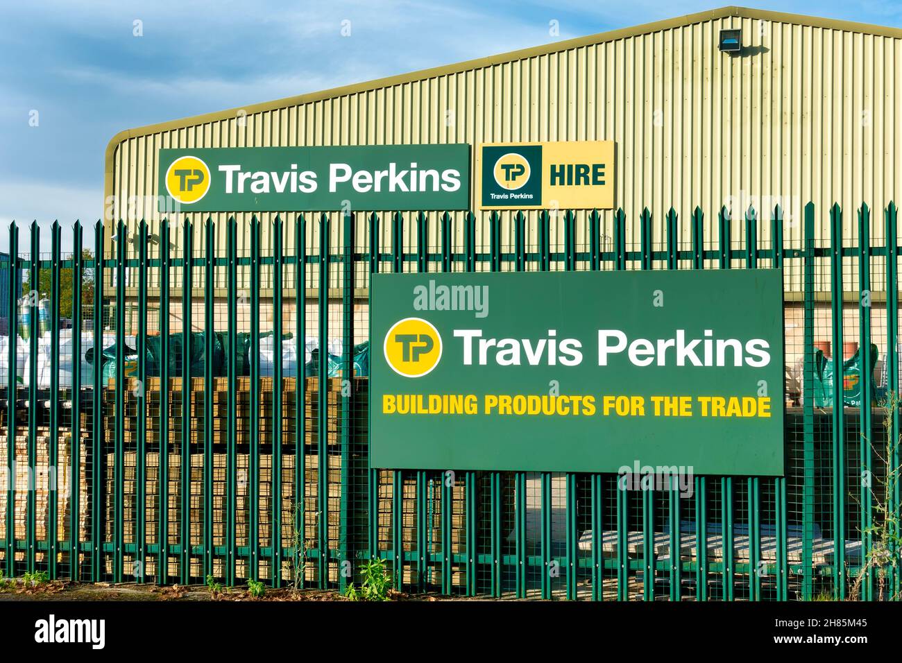 Warminster, Wiltshire, UK - October 12 2021: The Travis Perkins builders merchants at Stephens Way, Warminster Business Park, Wiltshire, England Stock Photo