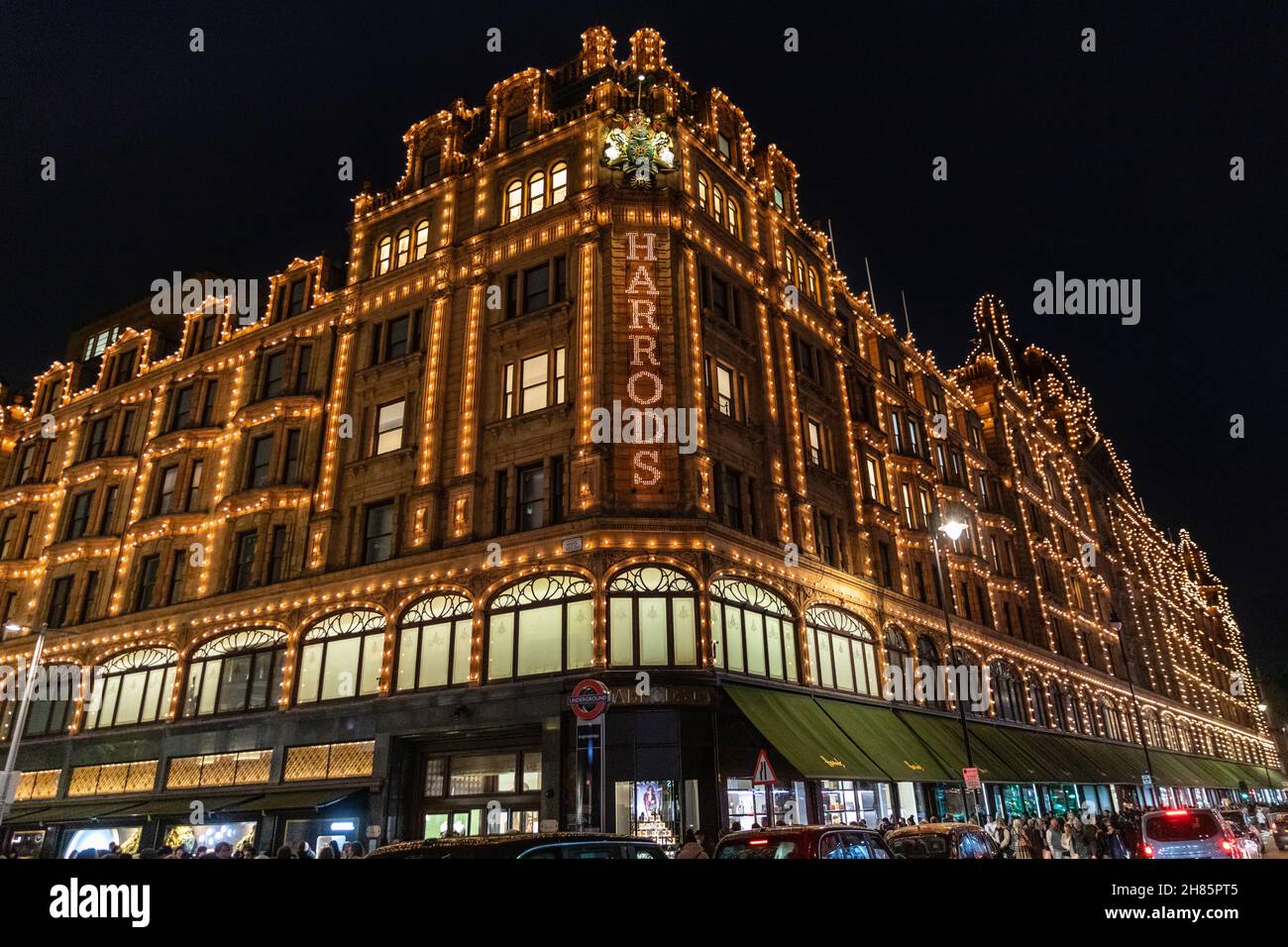 London, UK. 27th Nov, 2021. The Christmas lights and decorations at