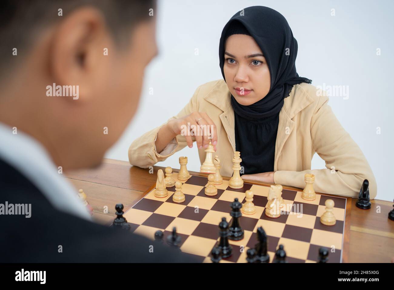Hand moves chess pieces hi-res stock photography and images - Alamy