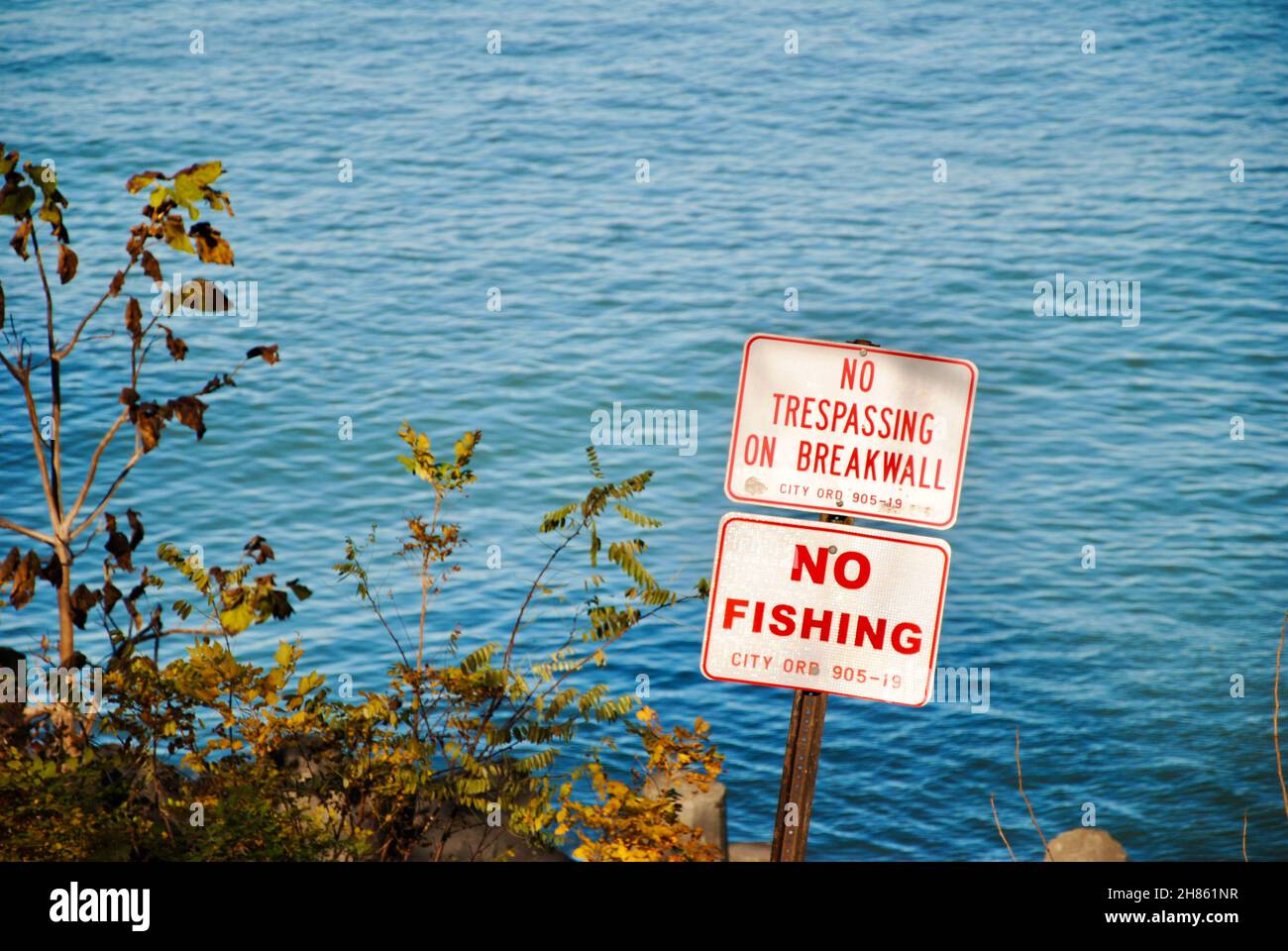 No trespassing on break wall and no fishing sign on Lakewood Promenade along Lake Erie at Lakewood Park, Ohio Stock Photo