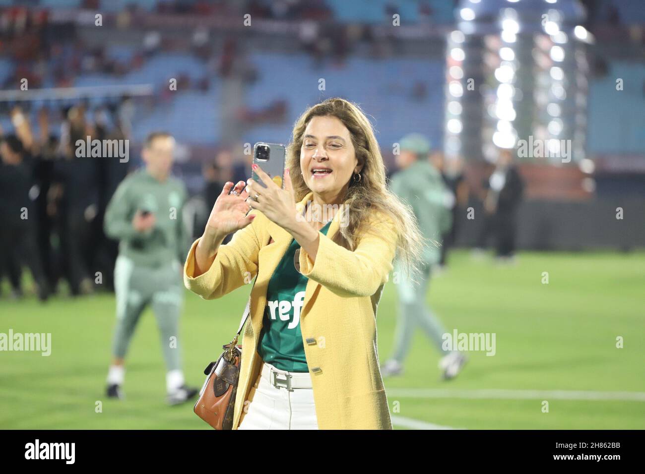 November 27, 2021, uruguai, montevideo, USA: Conmebol Libertadores final: Palmeiras and Flamengo. November 27, 2021, Montevideo, Uruguay: Fans moments before the soccer match between Palmeiras and Flamengo, at the Centenario Stadium, in