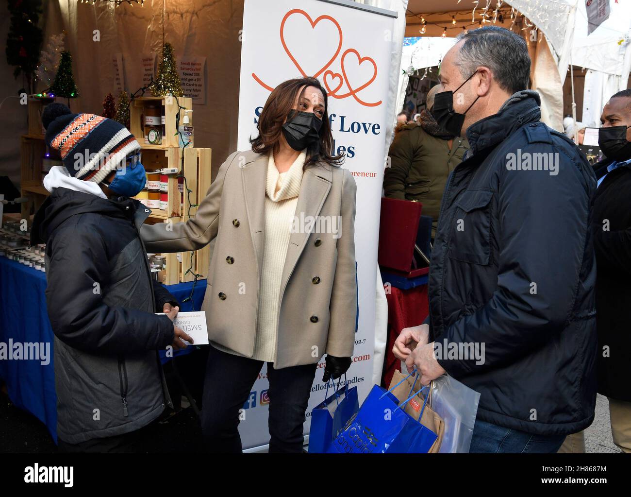 Washington, DC. 27th Nov, 2021. United States Vice President Kamala Harris (C) and second gentleman Douglas Emhoff (R) support Small Business Saturday with a visit to DCs Downtown Holiday Market, Saturday, November 27, 2021, in Washington, DC. Credit: Mike Theiler/Pool via CNP/dpa/Alamy Live News Stock Photo