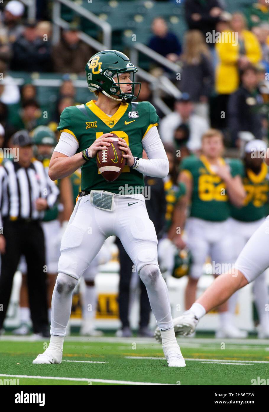 Waco, Texas, USA. 27th Nov, 2021. Baylor Bears quarterback Blake Shapen