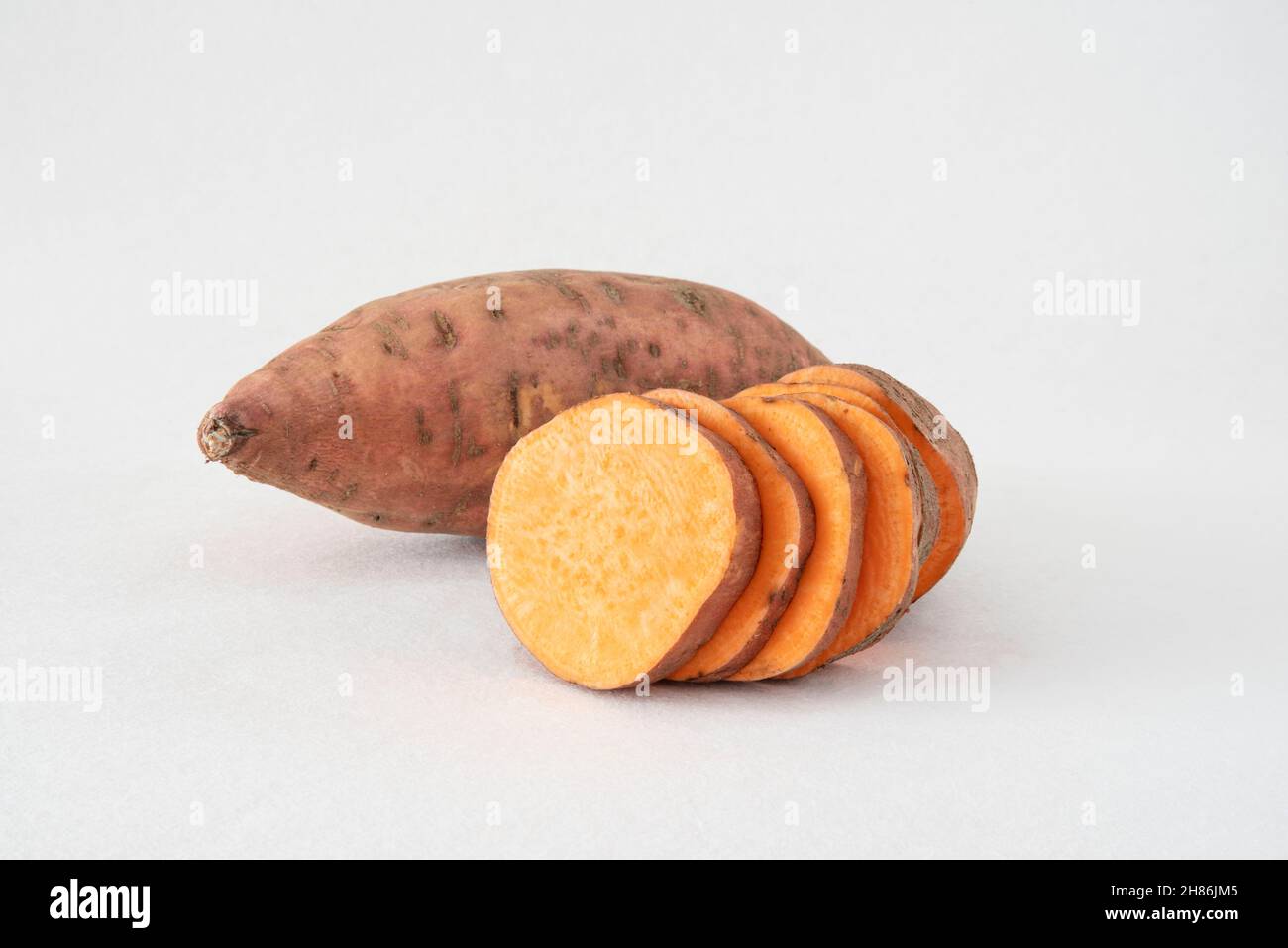 Whole and sliced close up hi-res stock photography and images - Alamy