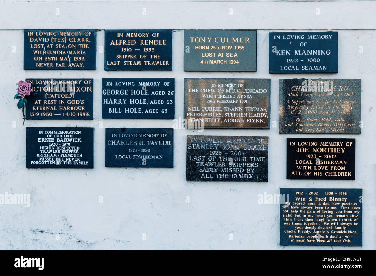 https://c8.alamy.com/comp/2H86WG1/memorial-plaques-to-those-lost-at-sea-on-a-wall-in-the-barbican-in-plymouth-devon-uk-2H86WG1.jpg