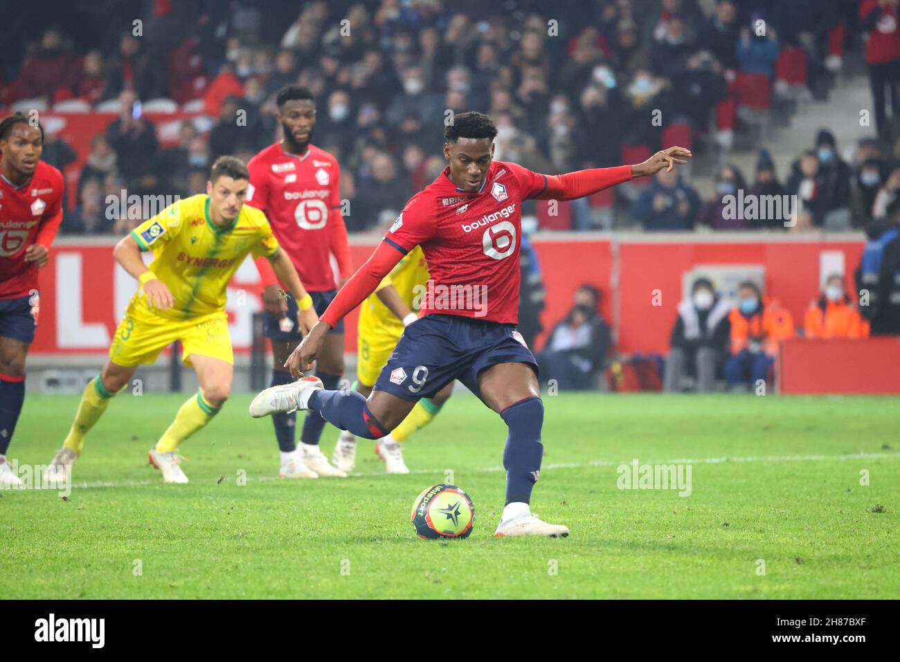 Shoot penalty Jonathan DAVID 9 LOSC during the French championship Ligue 1 football match between LOSC Lille and FC Nantes on November 27, 2021 at Pierre Mauroy stadium in Villeneuve-d'Ascq near Lille, France - Photo: Laurent Sanson/DPPI/LiveMedia Stock Photo