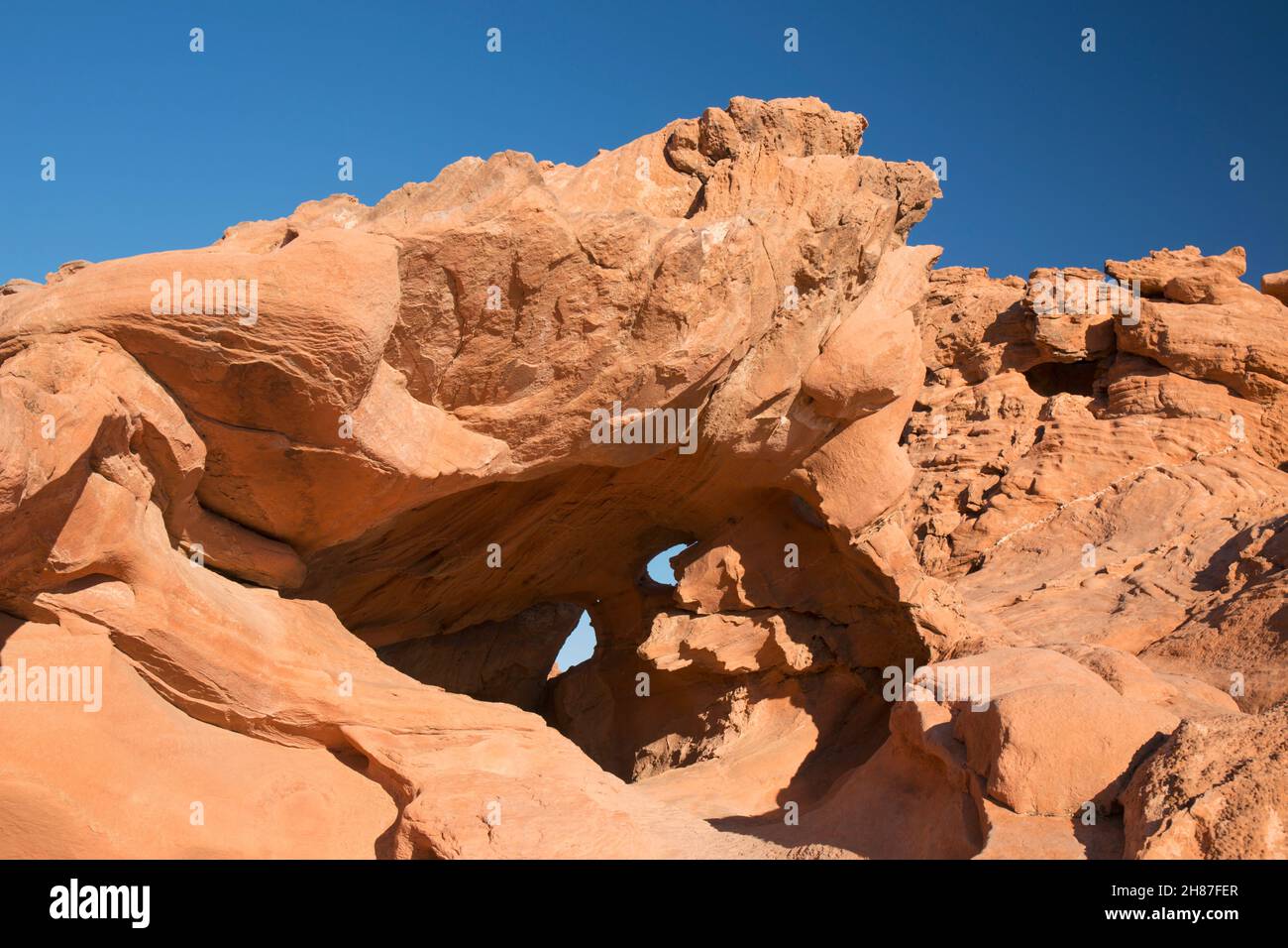 Valley of Fire State Park, Nevada, USA. Typical red sandstone rock formation eroded into the form of a cave. Stock Photo