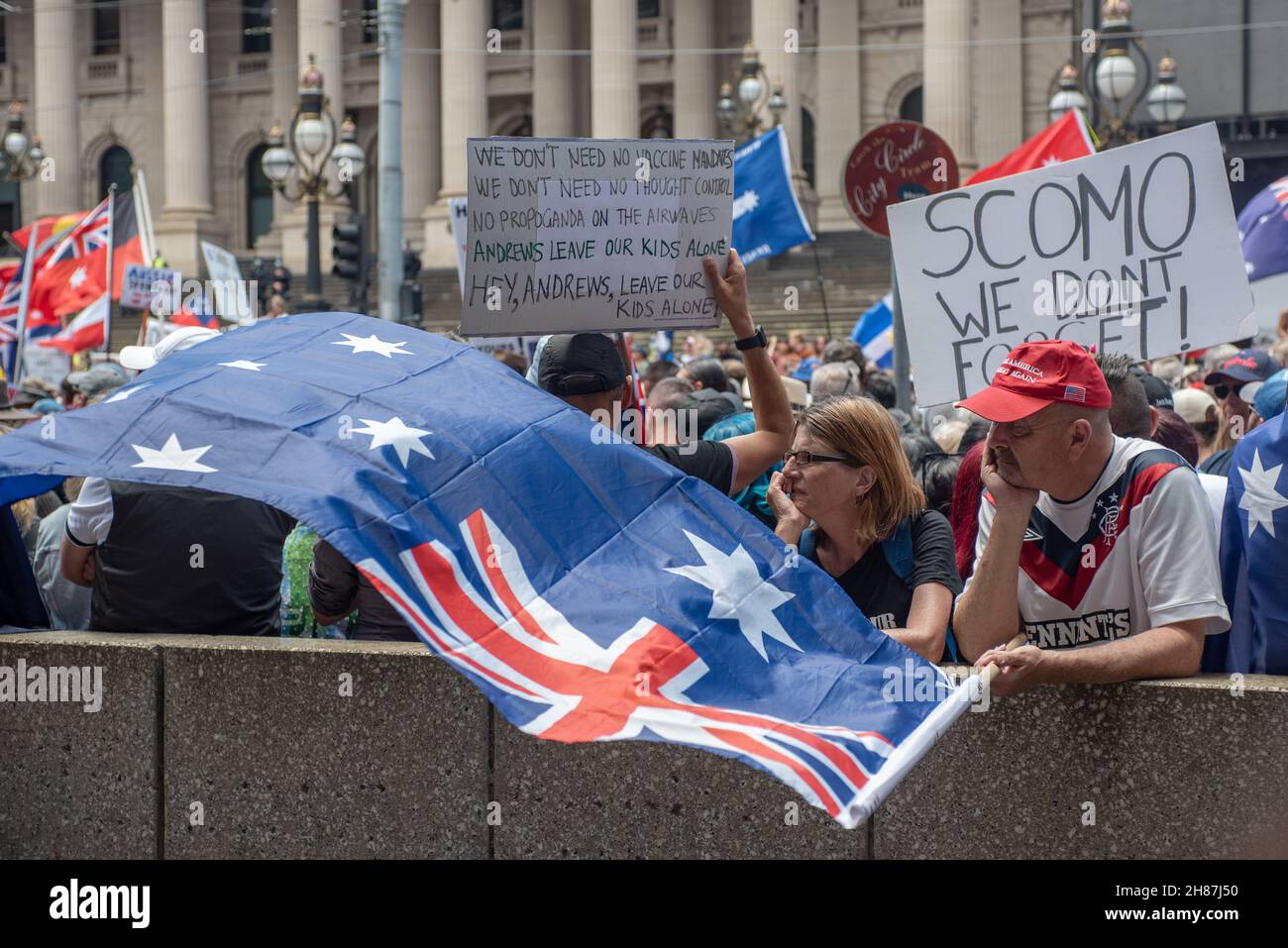 27th November 2021. 'Kill the Bill' protesters wave the Australian flag at a rally in Melbourne, Australia. Credit: Jay Kogler/Alamy Live News Stock Photo