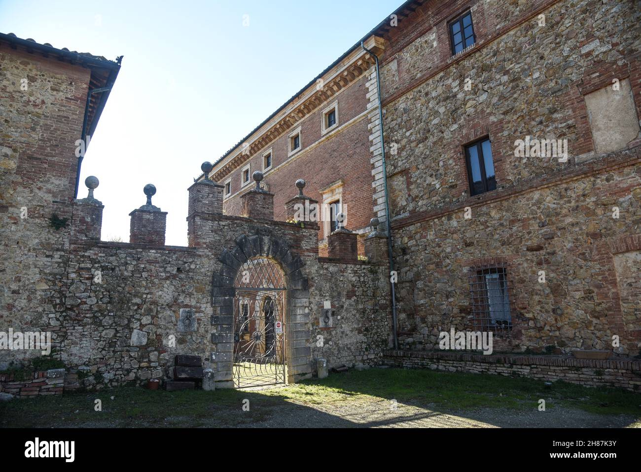 Anqua: ingresso a Villa Pannocchieschi Stock Photo