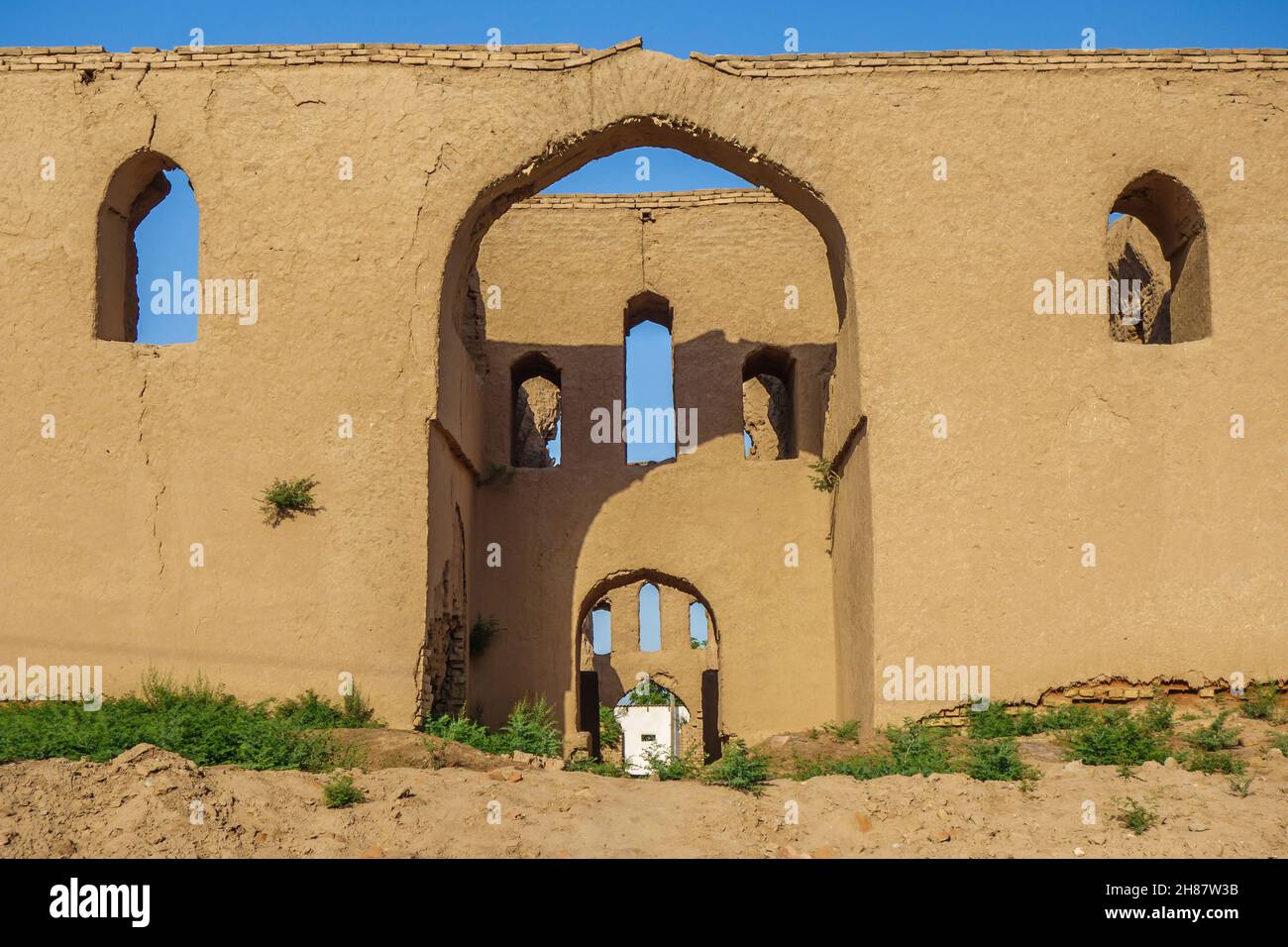 Gate of building of the medieval caravanserai or palace named Kyr Kyz (translates as Fortress of 40 girls), Termez, Uzbekistan. Two-storey building wa Stock Photo
