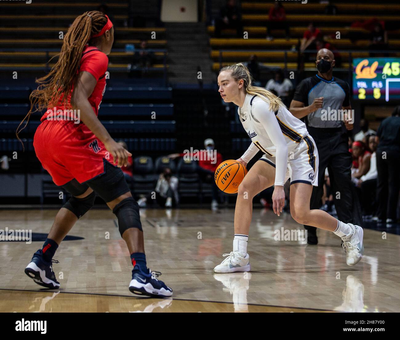 November 27 2021 Berkeley CA, USA California guard Mia Mastrov (21) sets the play during the