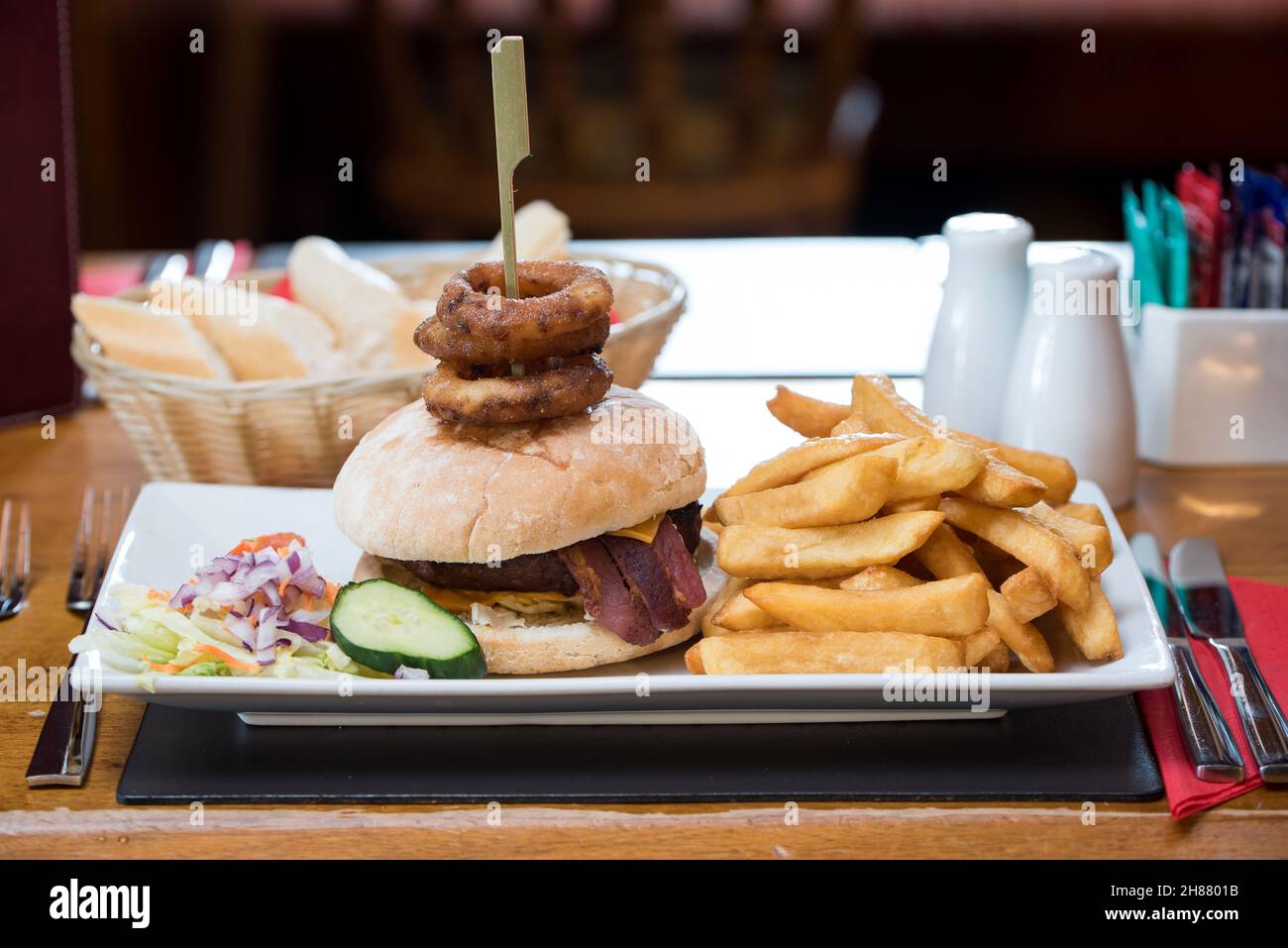 pub-lunch-traditional-british-bar-or-restaurant-food-stock-photo-alamy
