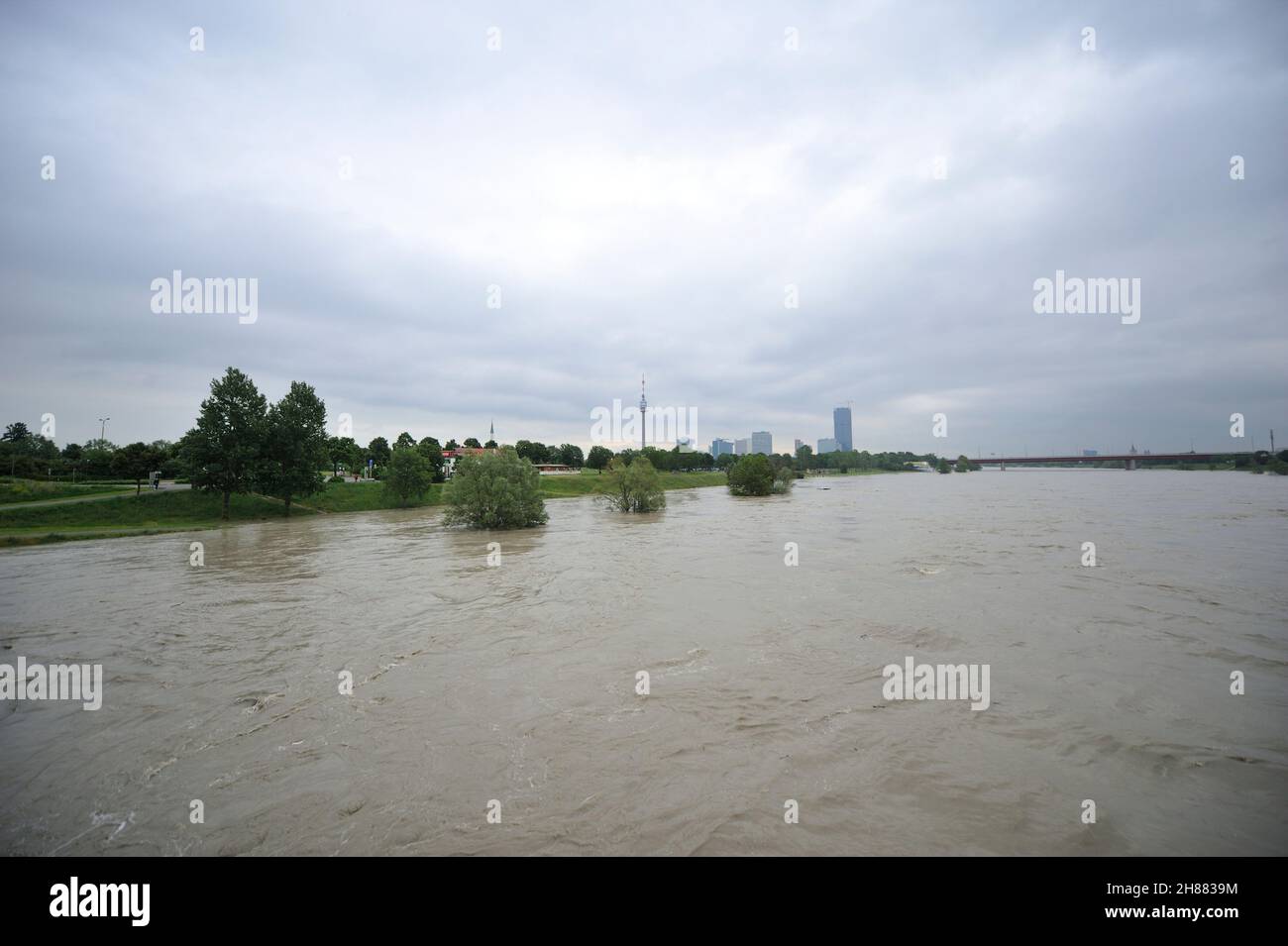 Vienna, Austria. June 5th, 2013. Flood in Vienna. On the night of June 5 to 6, 2013, the Danube in Vienna reached a maximum level of 8.09 meters at the Korneuburg gauge. Stock Photo