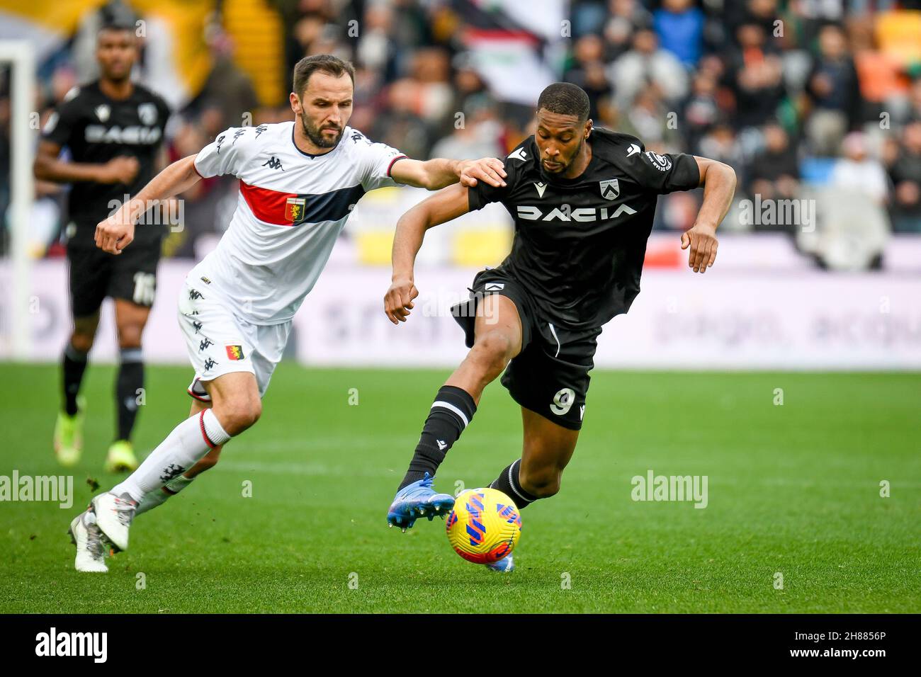 Udine, Italy. 28th Nov, 2021. Norberto Bercique Gomes Betuncal (Udinese) hindered by Milan Badelj (Genoa) during Udinese Calcio vs Genoa CFC, italian soccer Serie A match in Udine, Italy, November 28 2021 Credit: Independent Photo Agency/Alamy Live News Stock Photo