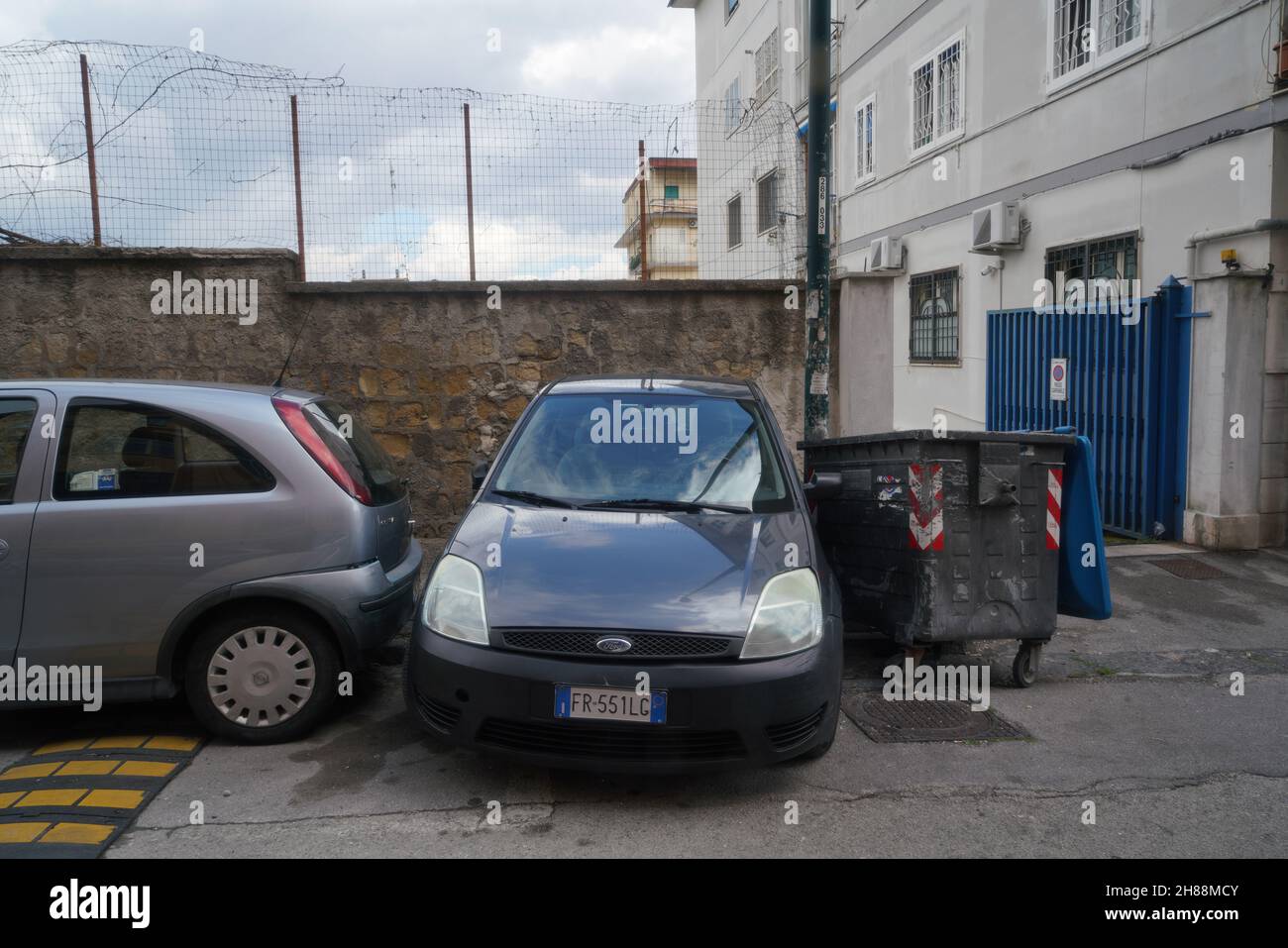 Parked car italy hi-res stock photography and images - Alamy