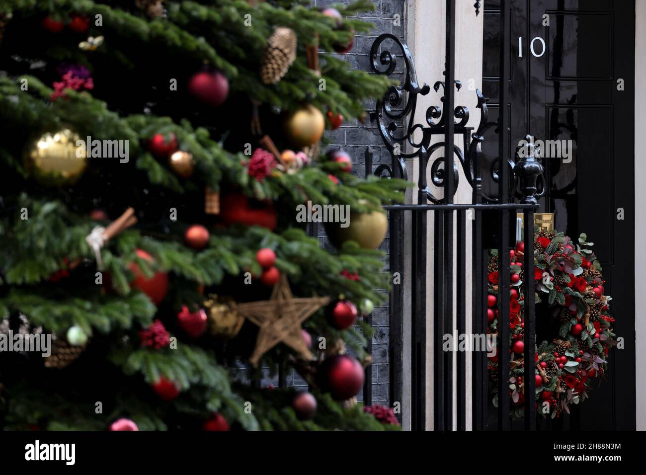 The door of 10 Downing Street is seen decorated with Christmas decorations in London, Britain, November 28, 2021. REUTERS/Tom Nicholson Stock Photo