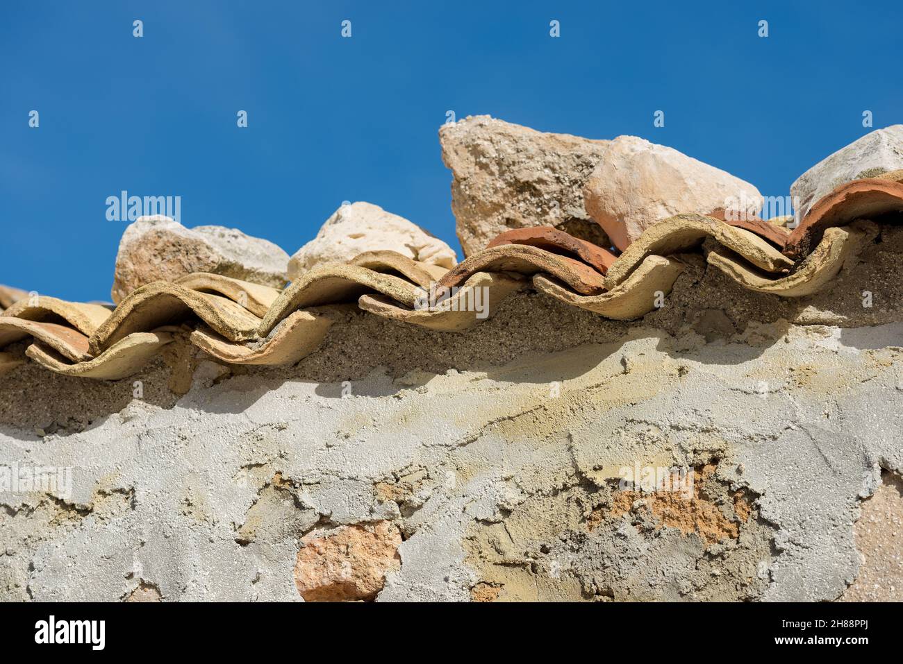 Broken terracotta tiles hi-res stock photography and images - Alamy